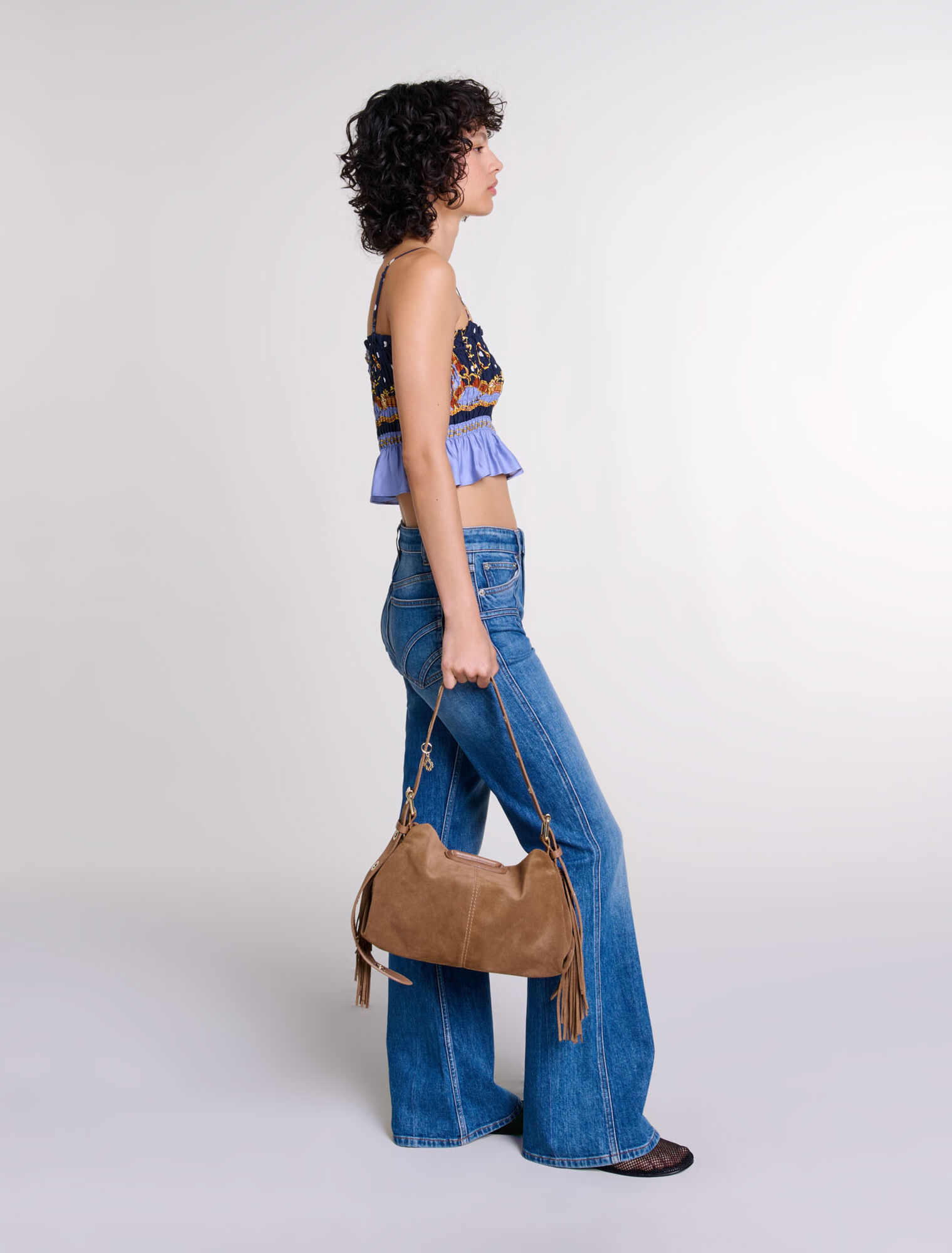 Schlagjeans mit bestickten Taschen