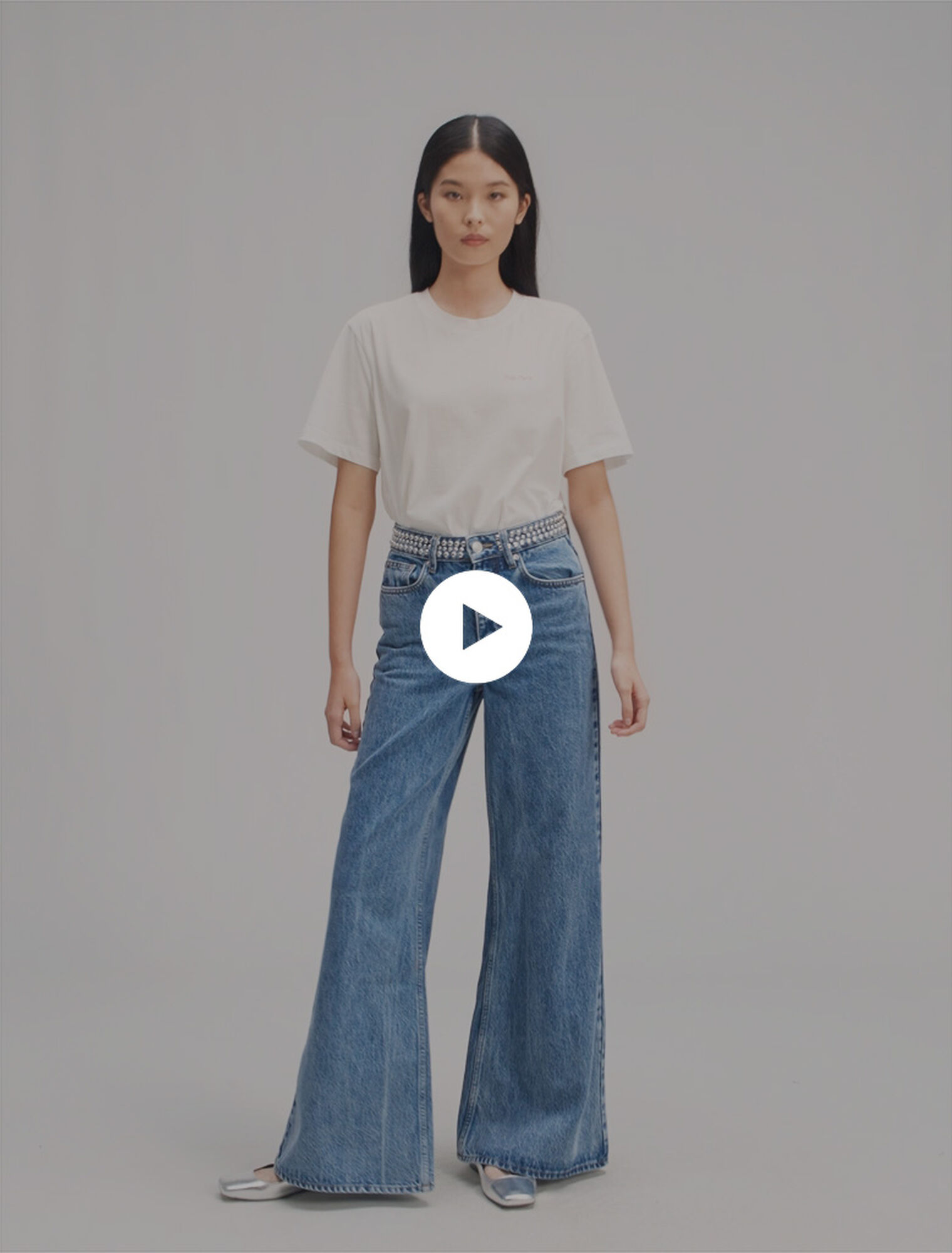 Flared Jeans mit Nietengürtel