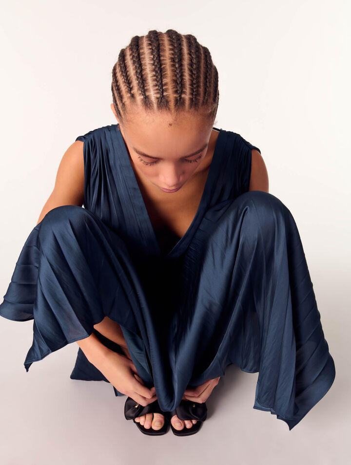 Langes plissiertes Kleid