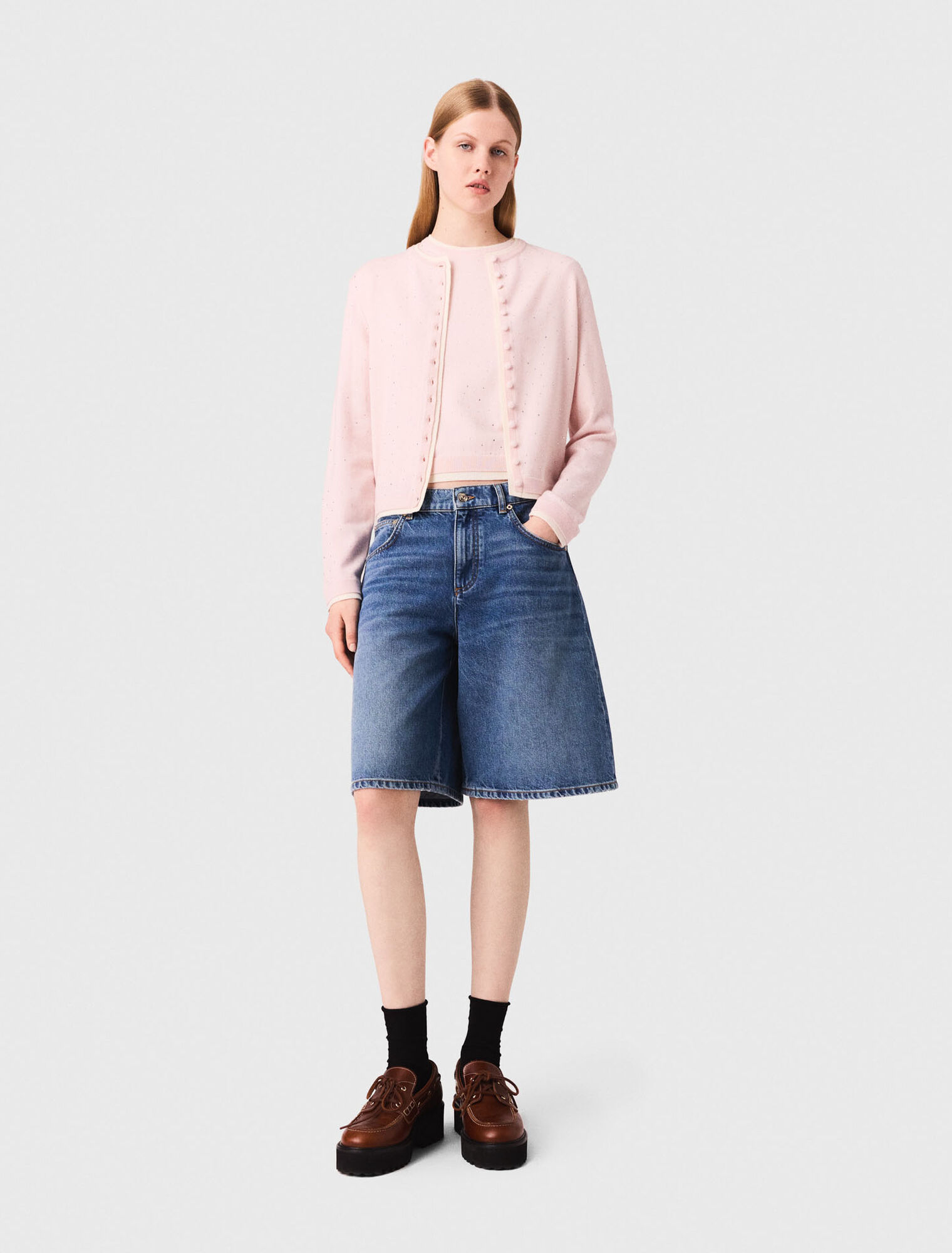 Strickjacke mit Strasssteinen