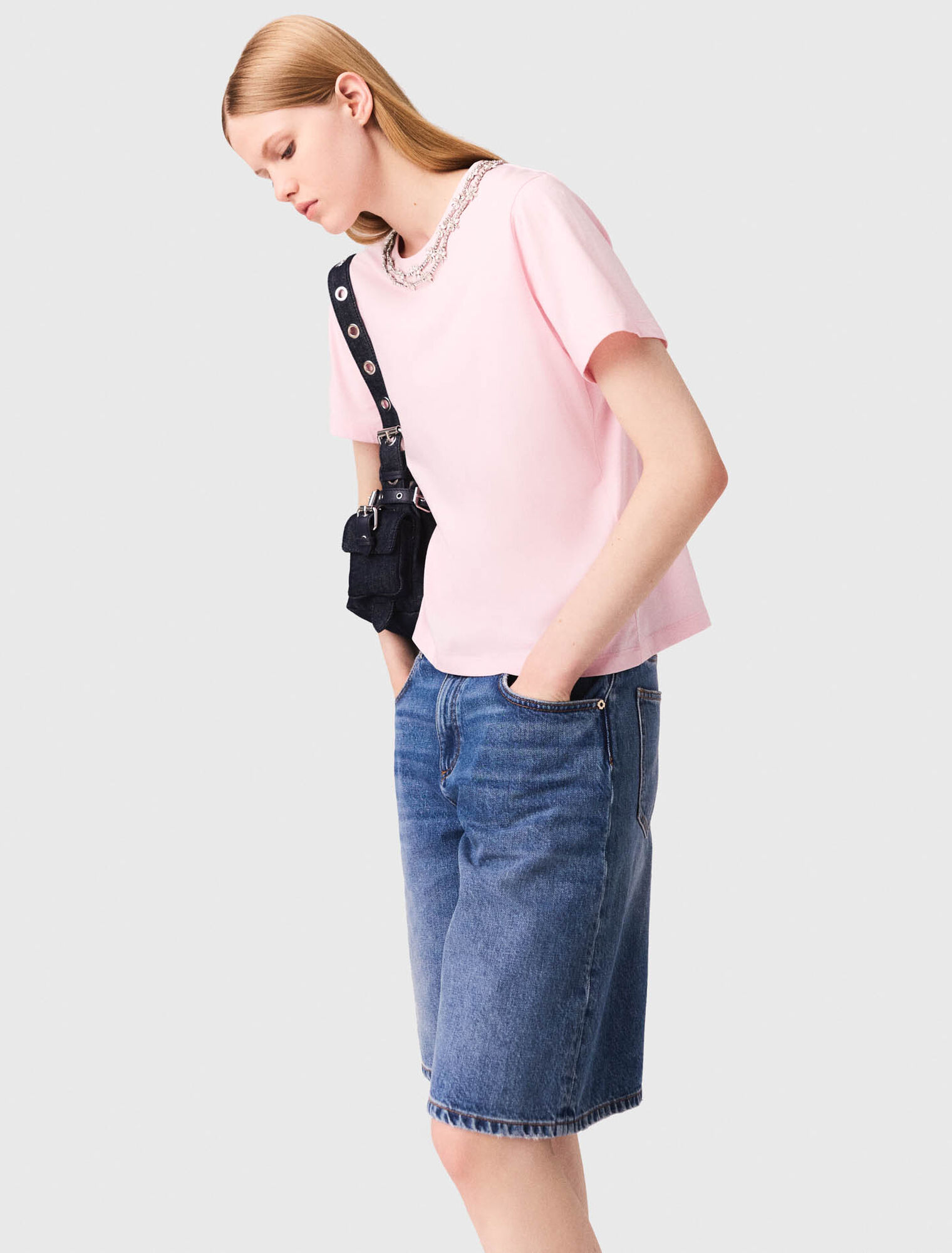 Kurzarm-T-Shirt mit Schmuckkragen