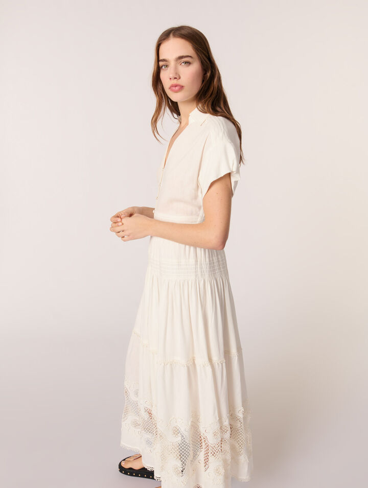 Langes besticktes Kleid mit Volants
