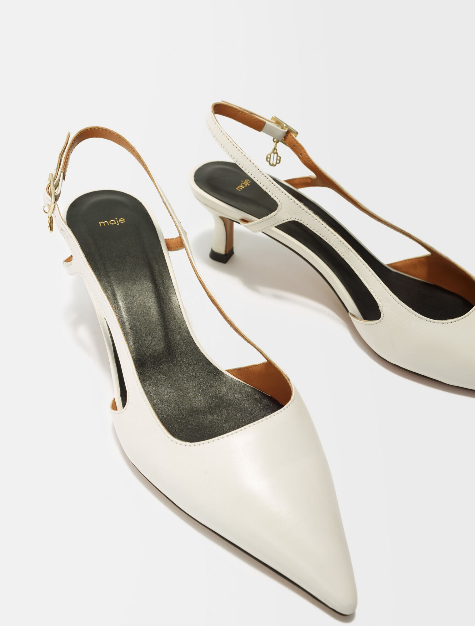 Spitze Pumps mit verstellbaren Riemchen