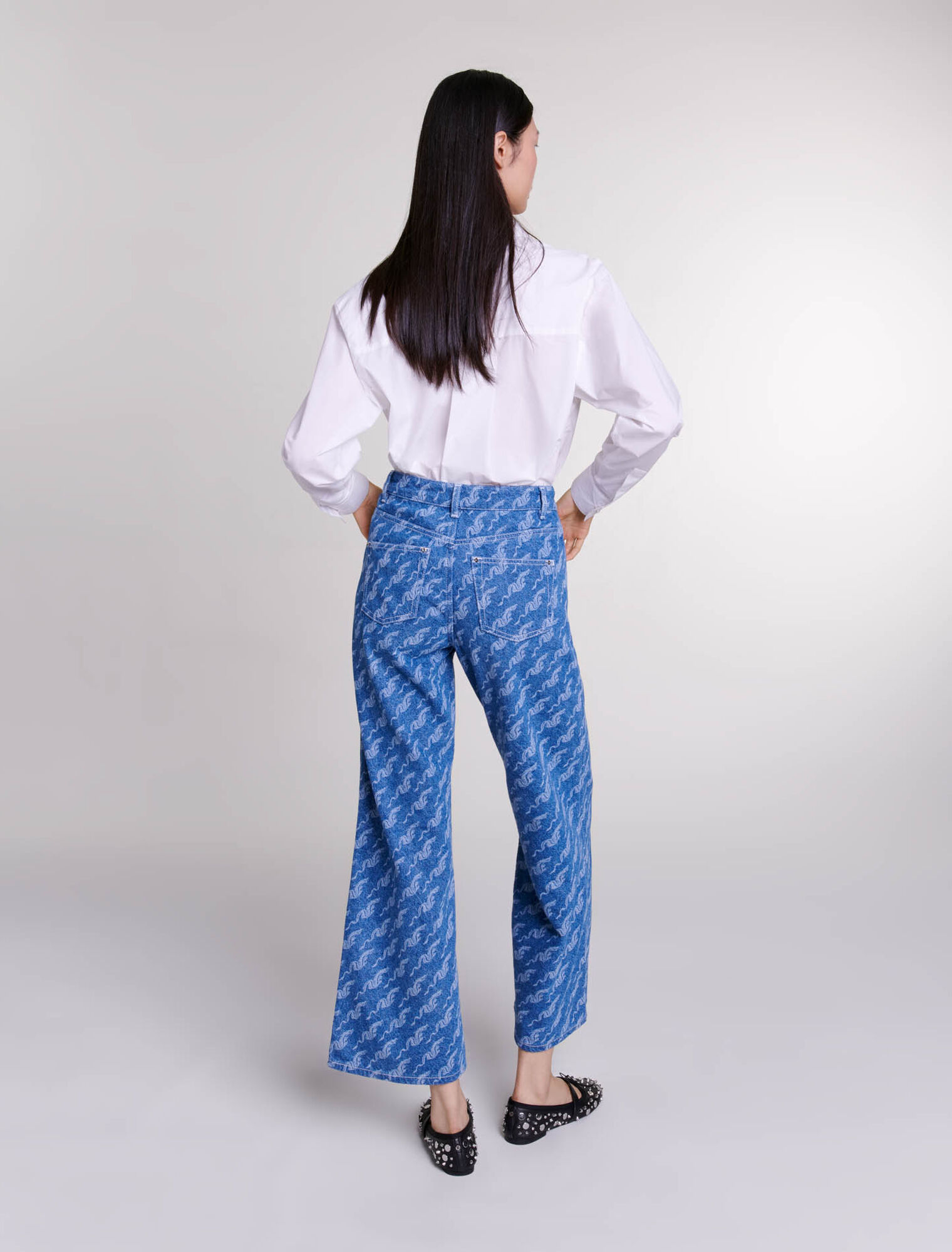 Weite Jeans mit Motiven
