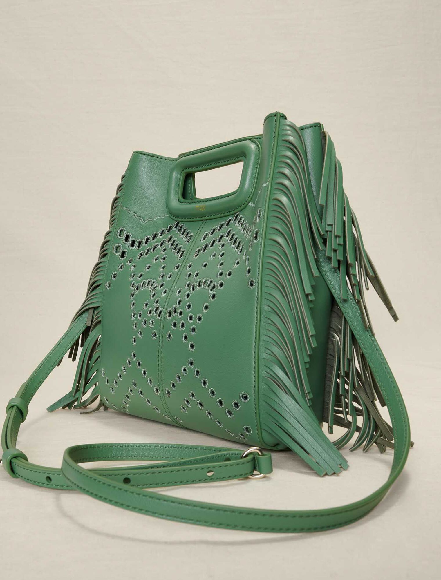 M-Tasche aus Leder mit Fransen