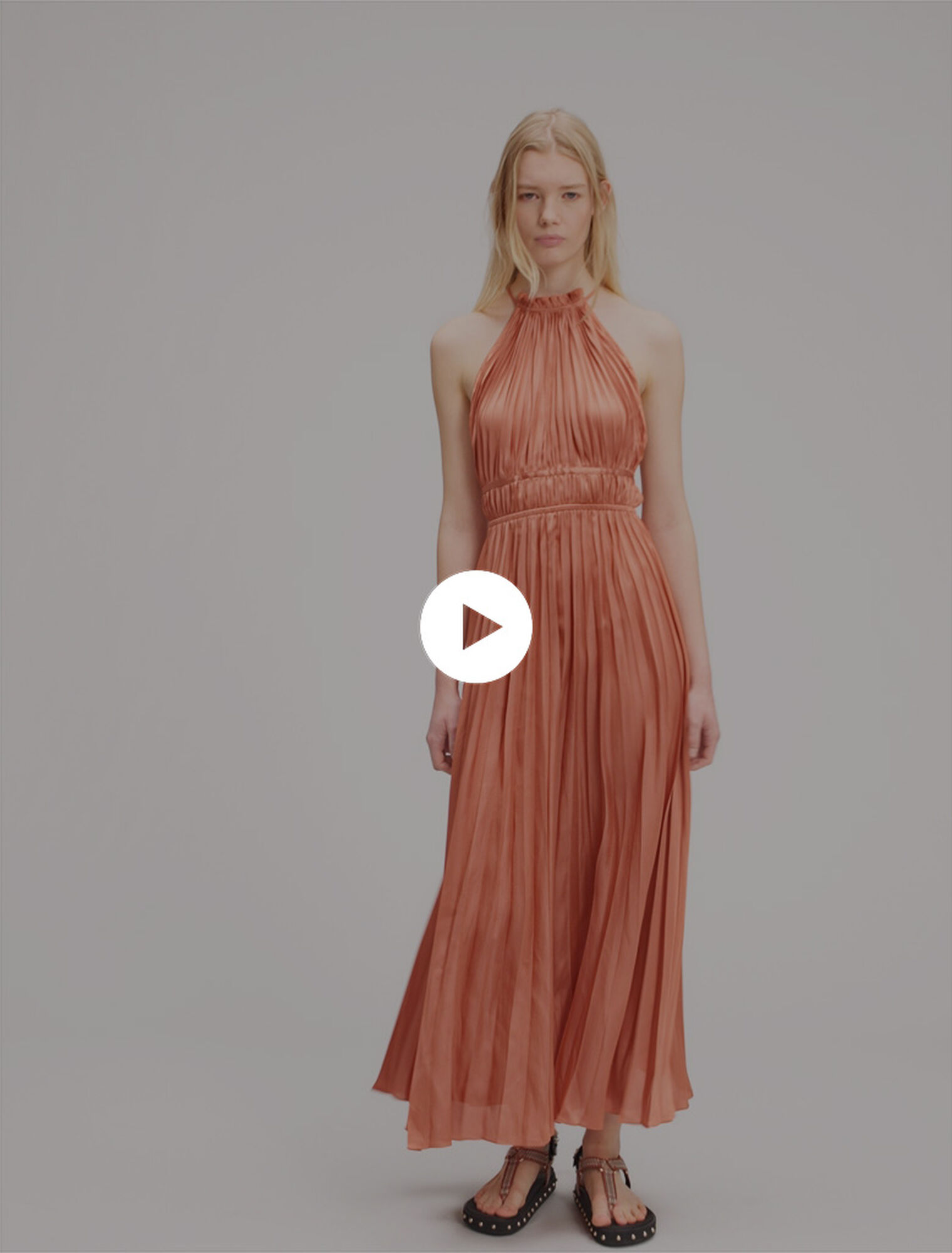 Langes plissiertes Kleid