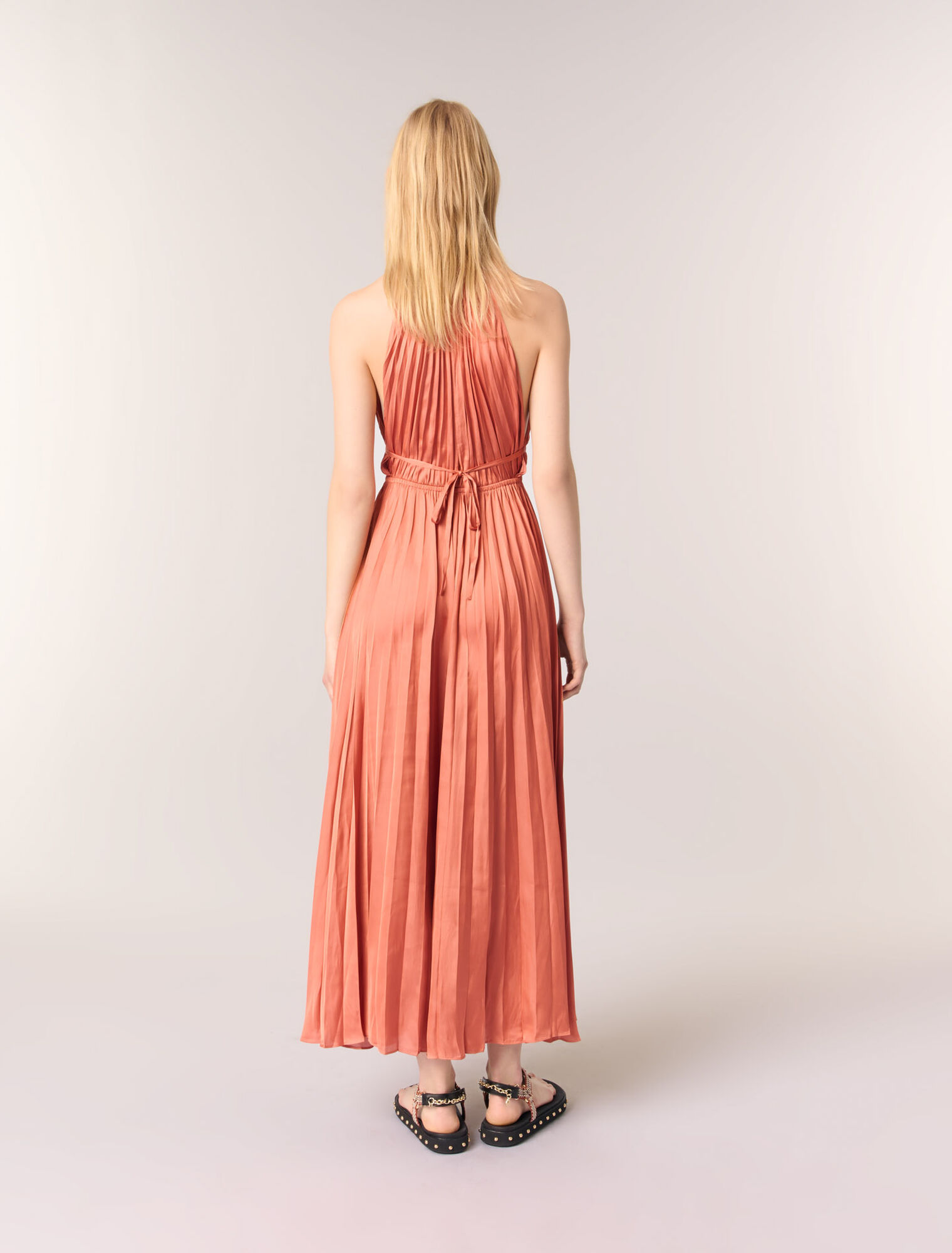 Langes plissiertes Kleid