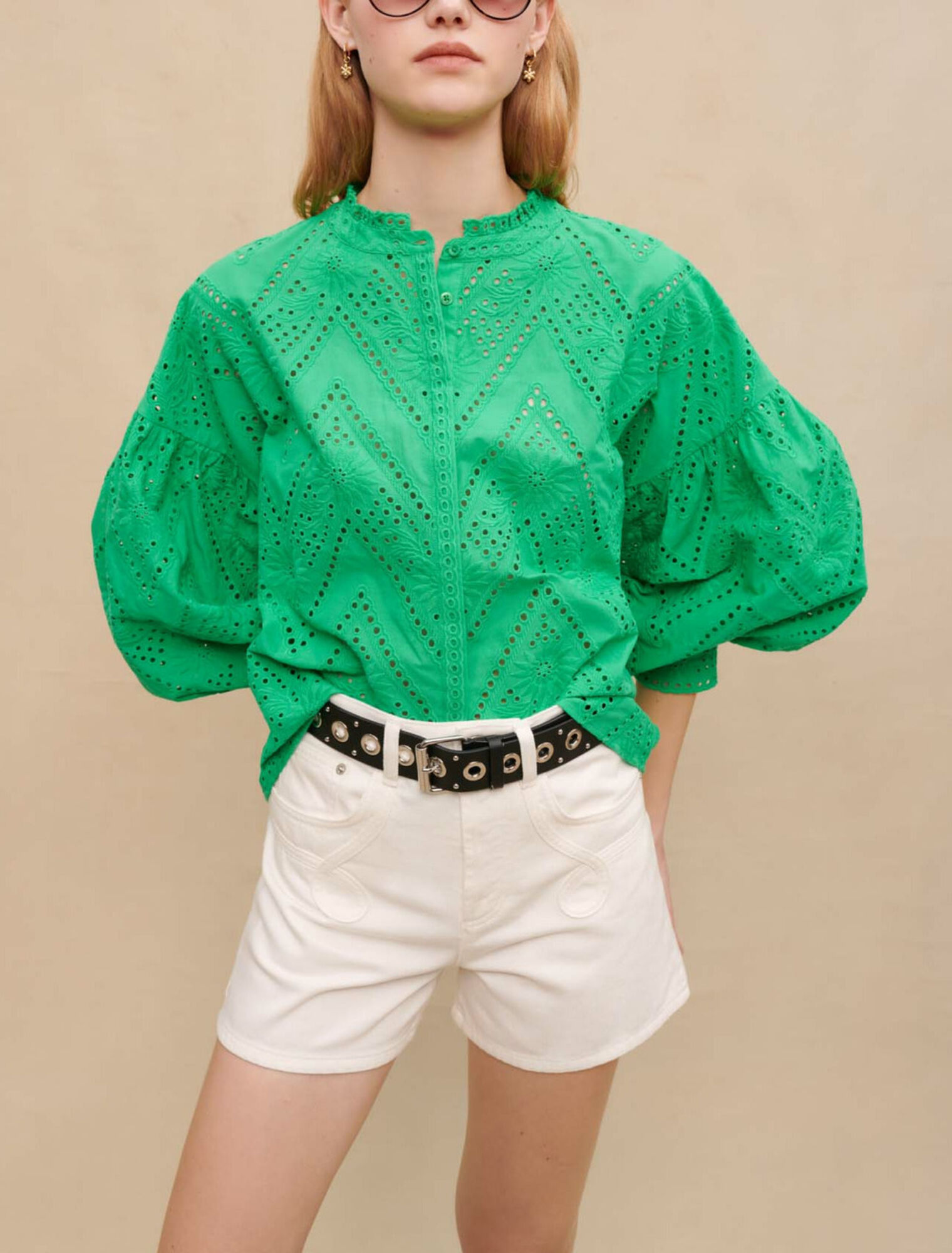 Bluse mit Lochstickerei