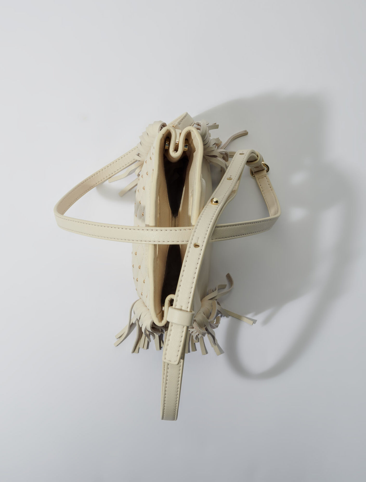 M-Tasche aus Leder mit Nieten
