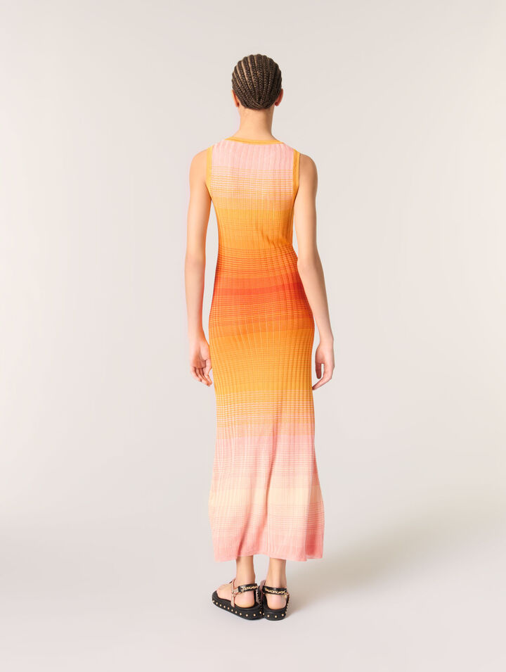 Langes Strickkleid mit Batik-Muster