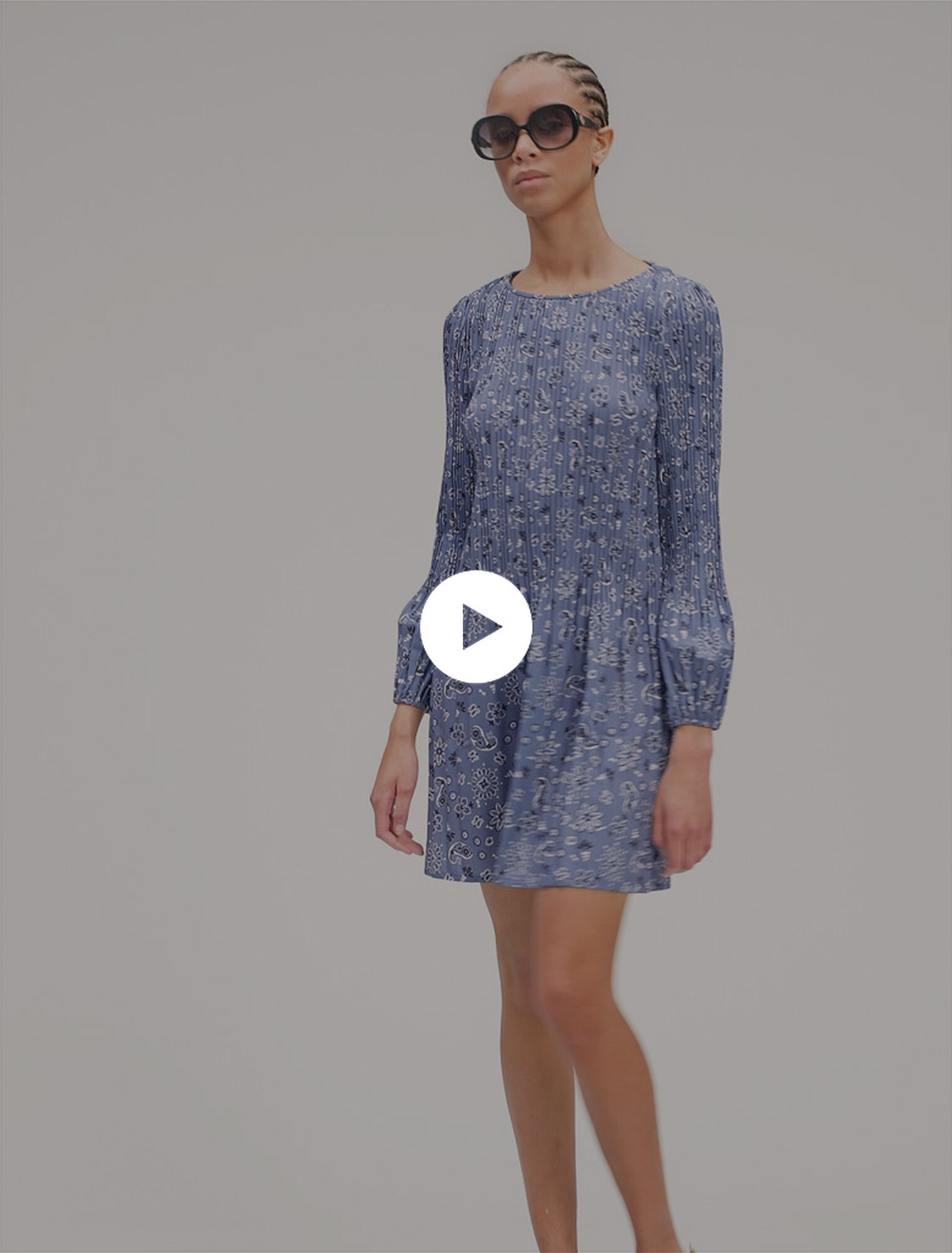 Plissiertes Kleid mit Print