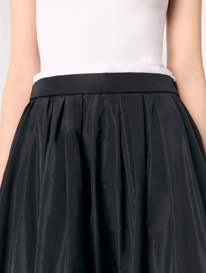 Langer Rock mit Kontrast-Taille