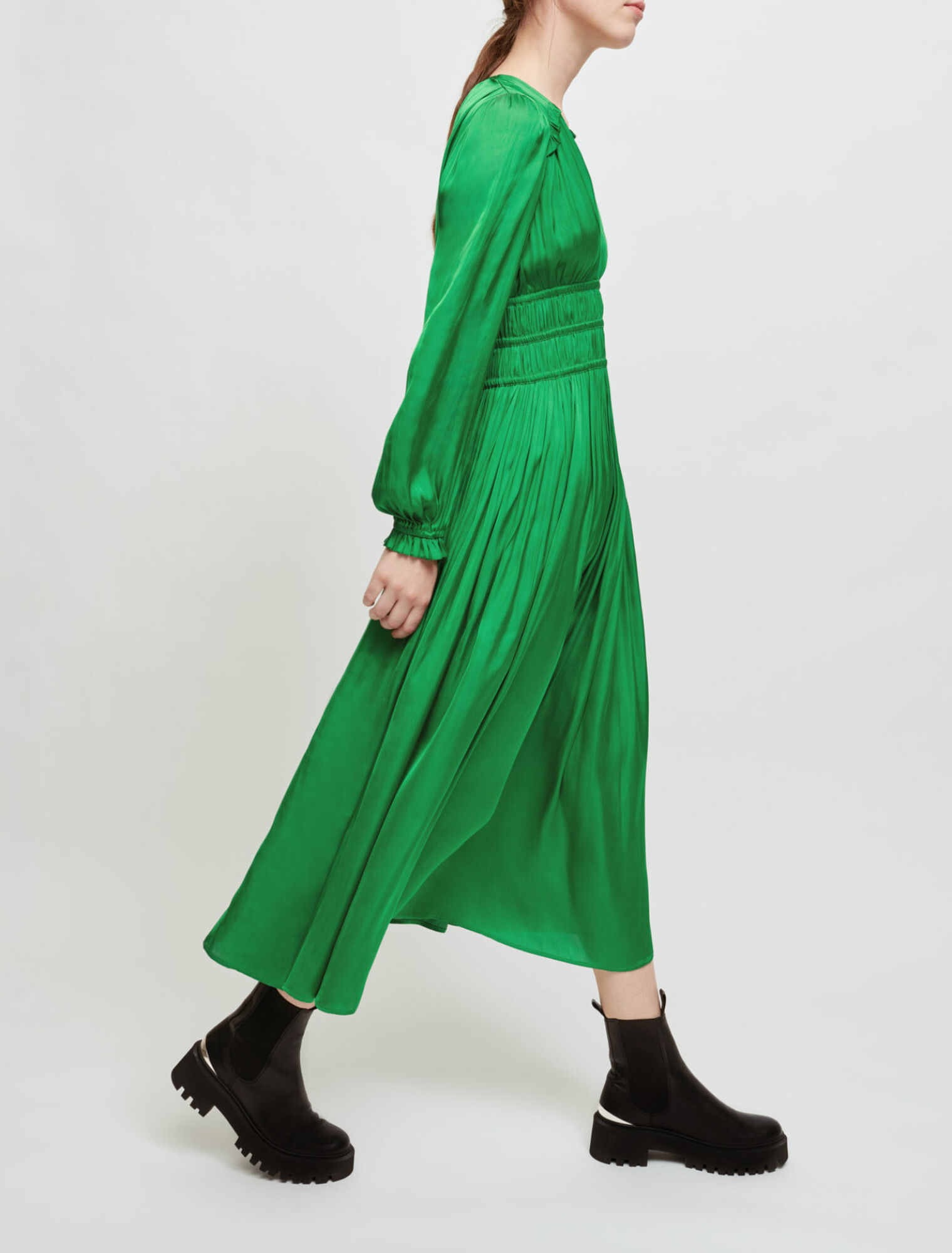 Langes Kleid mit Falteneffekt