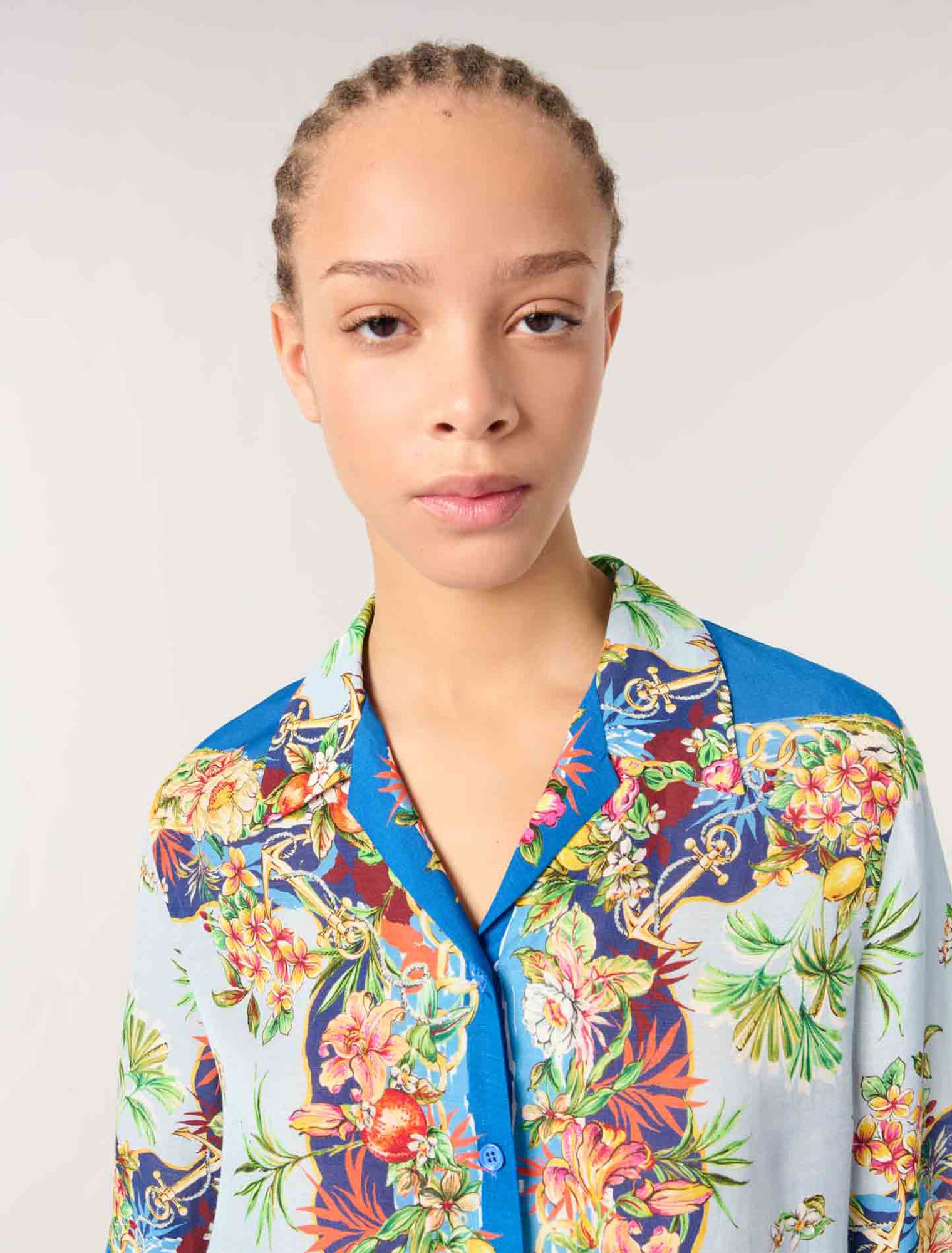 Kurze gemusterte Bluse