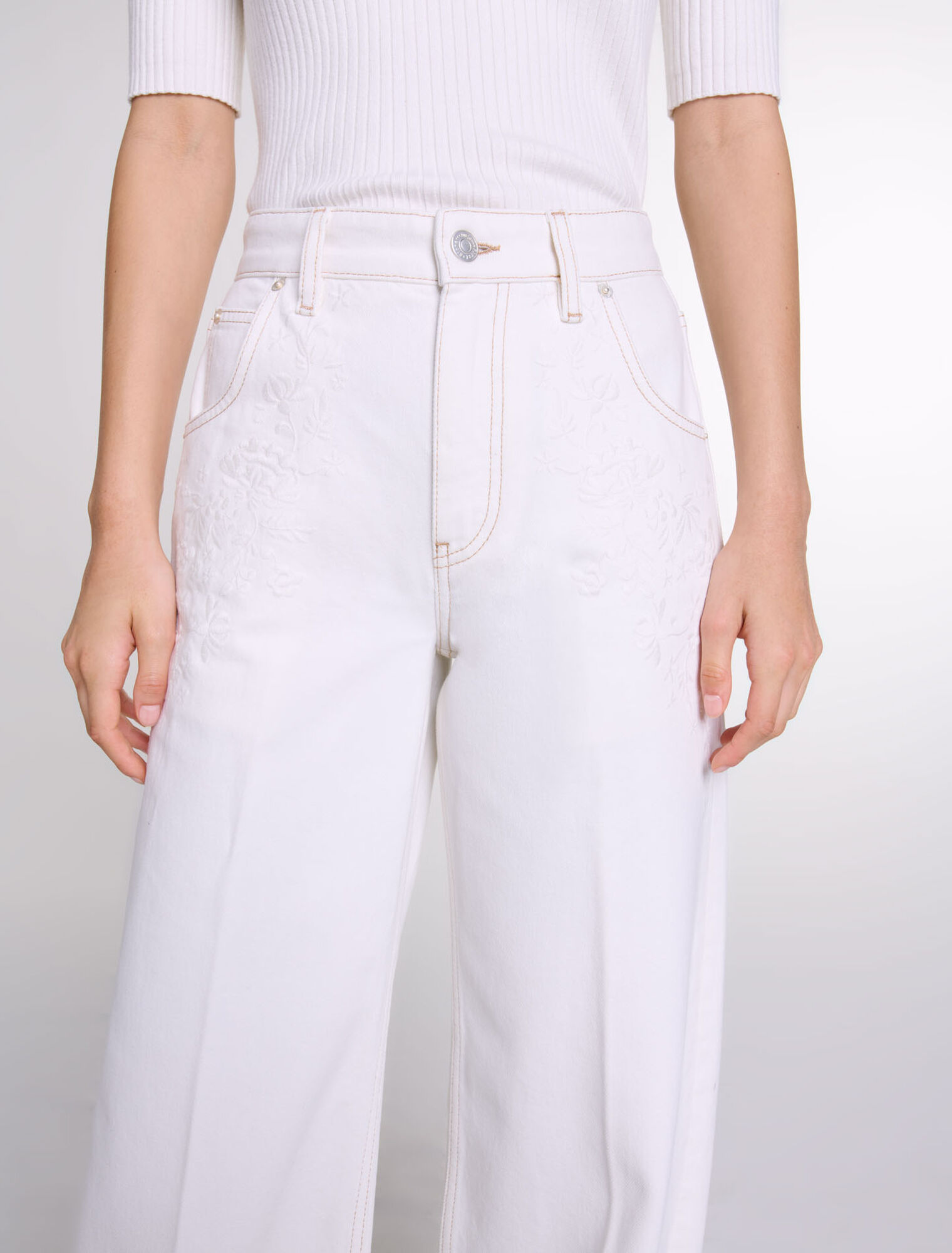Bestickte weite Jeans, hoher Bund