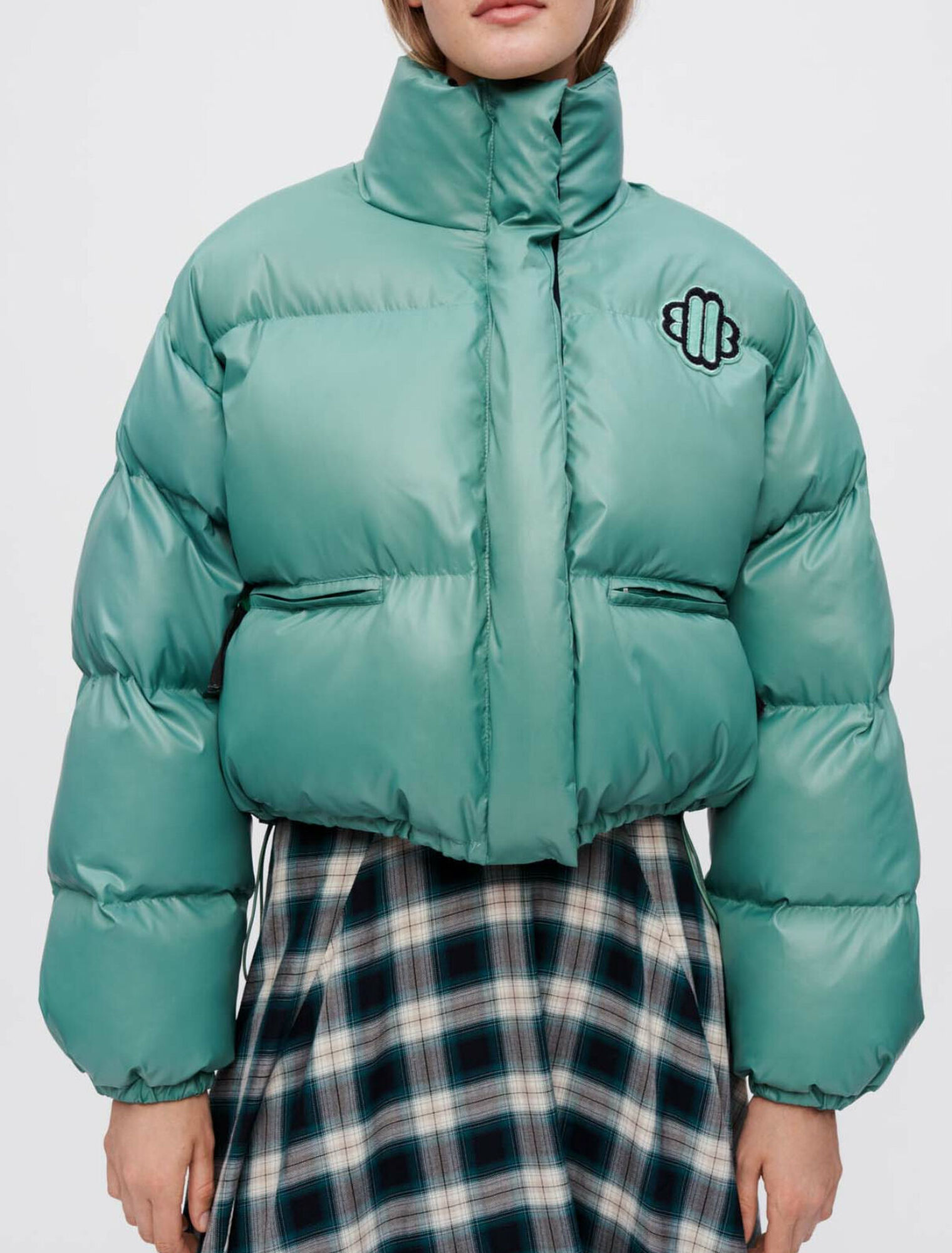 Grüne Daunenjacke mit Clover-Maje-Patch