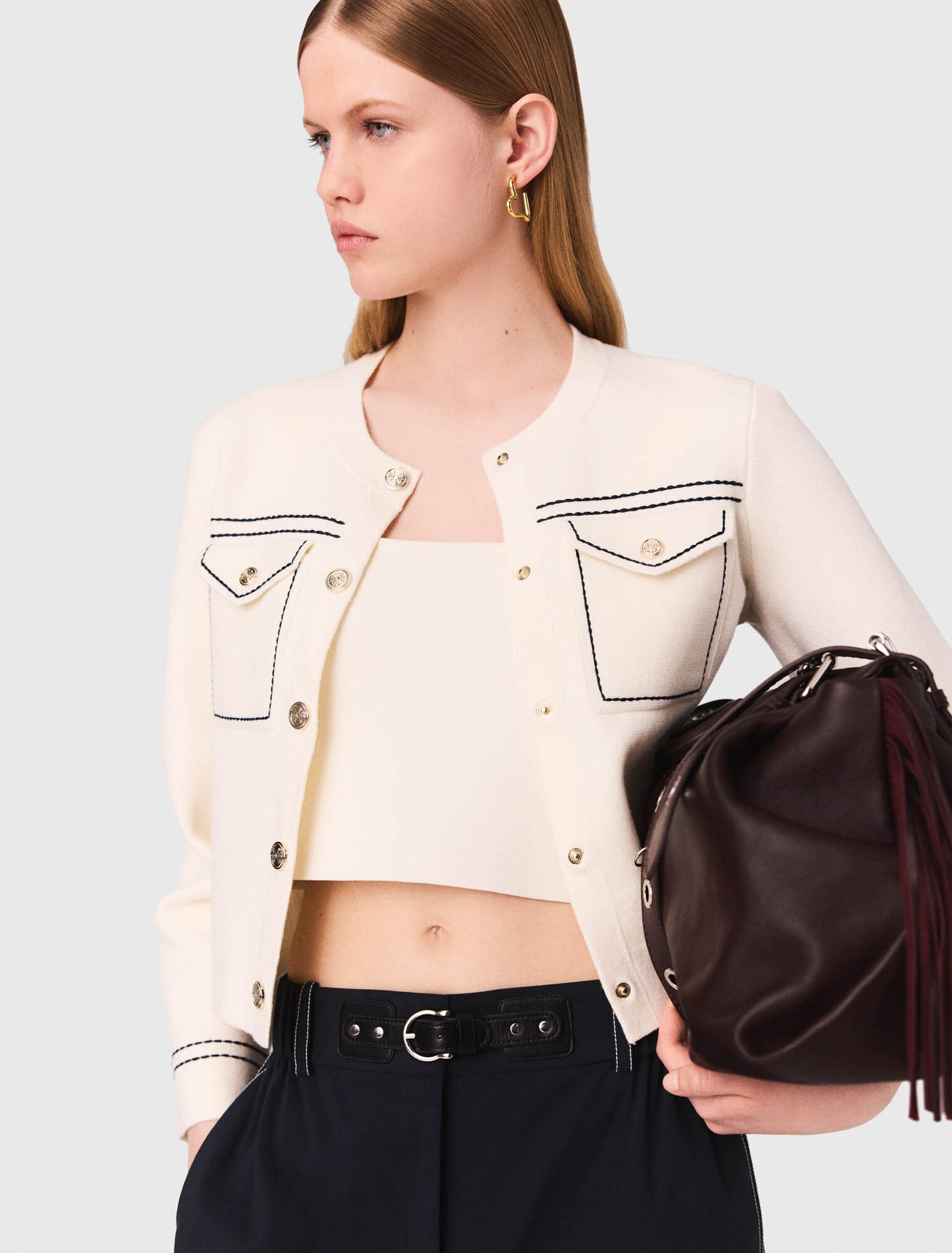 Kurzer Cardigan mit Steppnähten