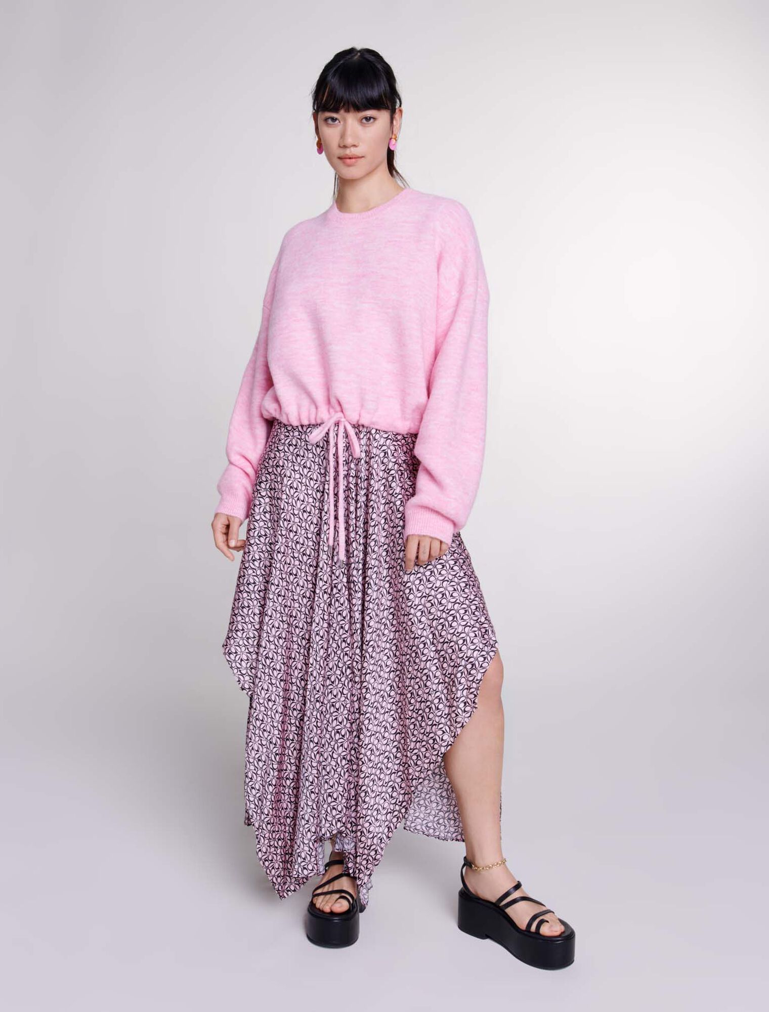 Kurzer Strickpulli mit Kordel