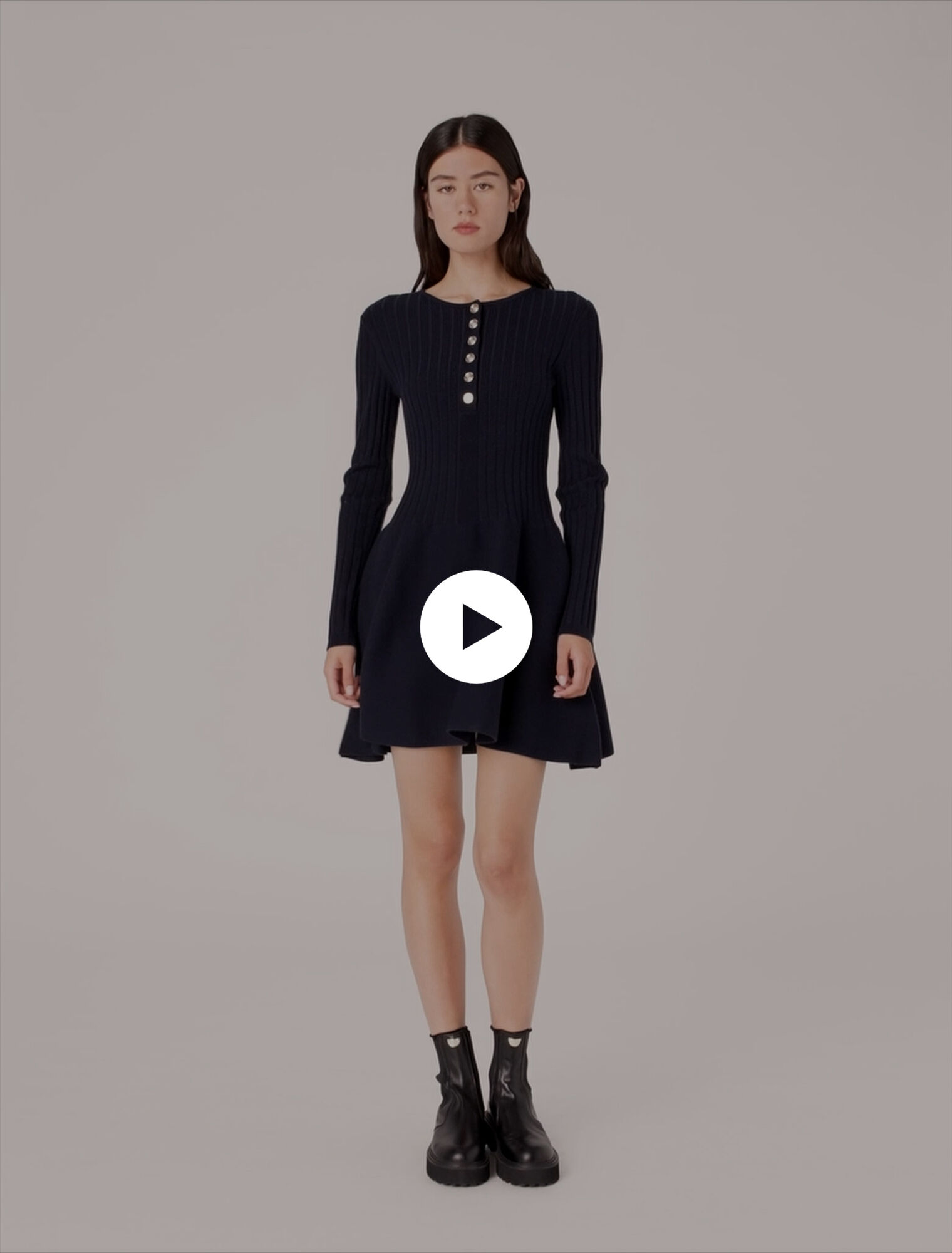 Strickkleid mit ausgestelltem Rock