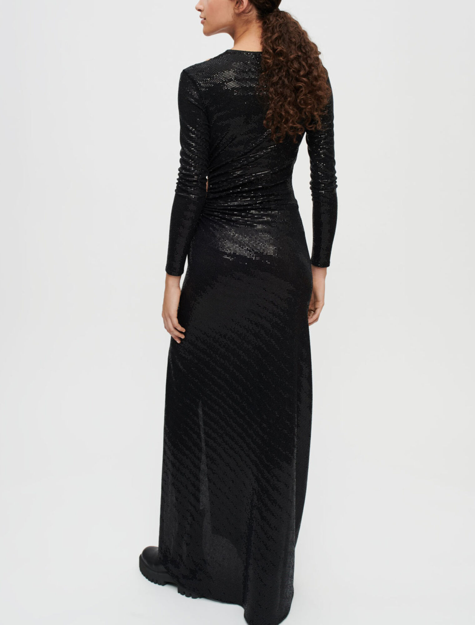 Langes Kleid mit schwarzen Pailletten
