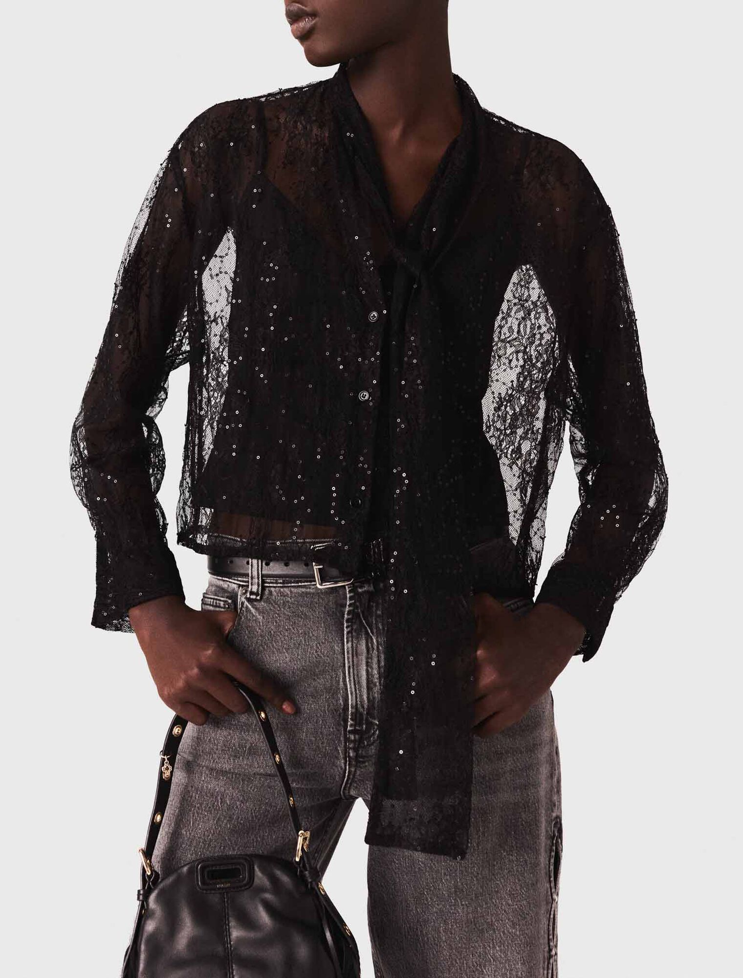 Bluse mit Lavallière-Kragen aus Spitze