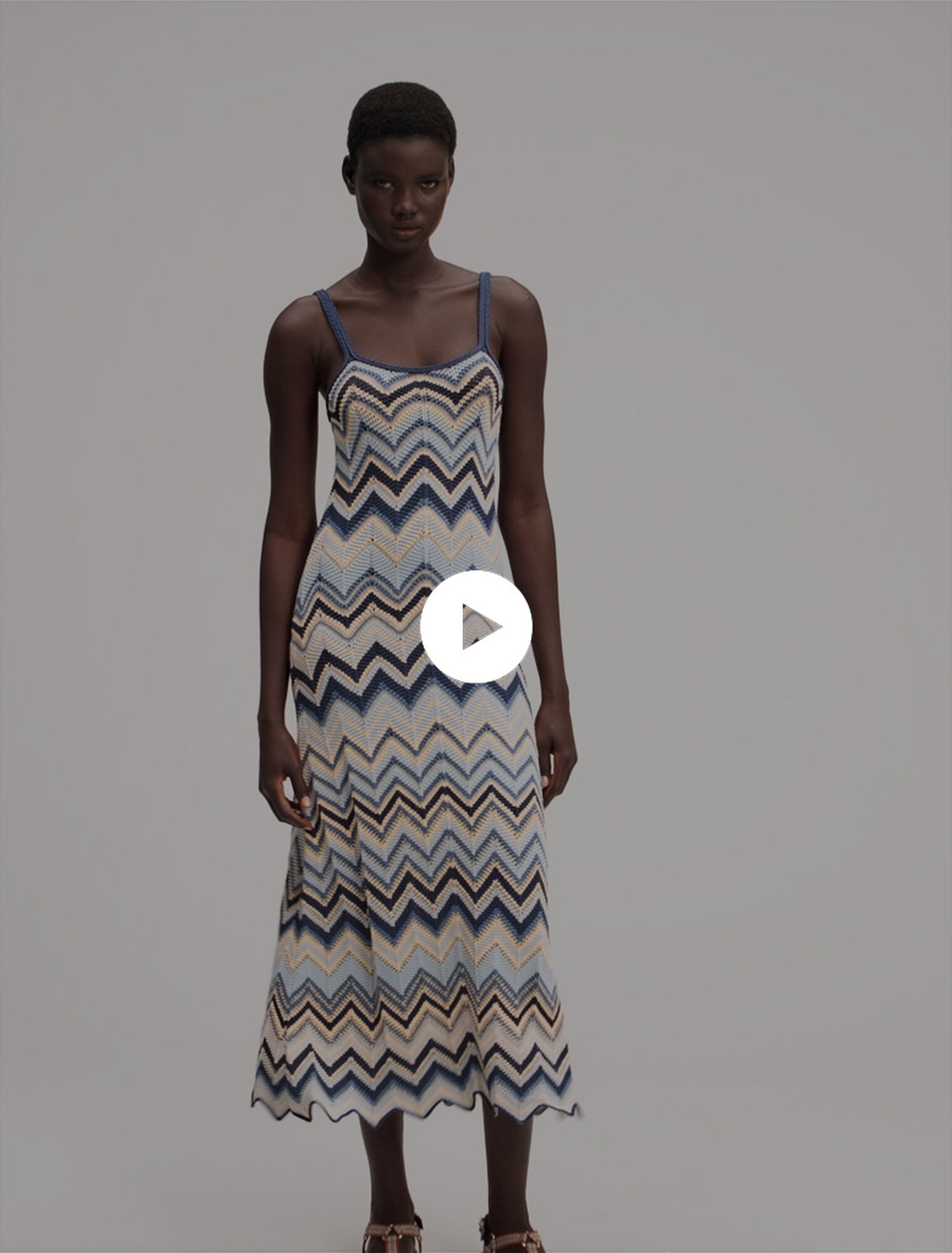 Langes Häkelkleid