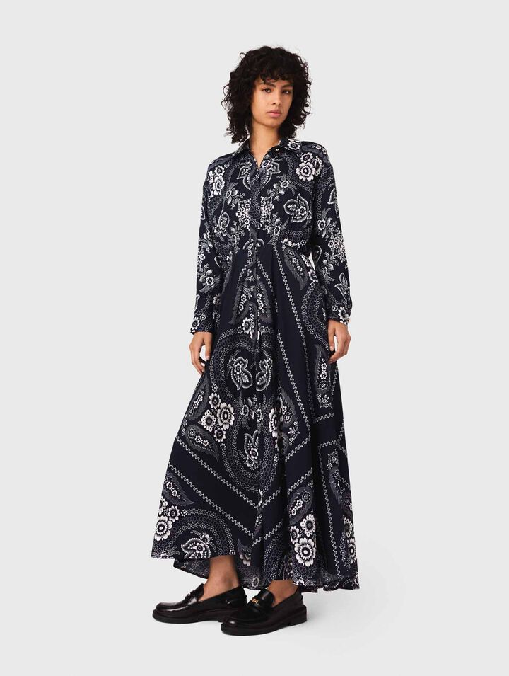Langes fließendes Kleid mit Print