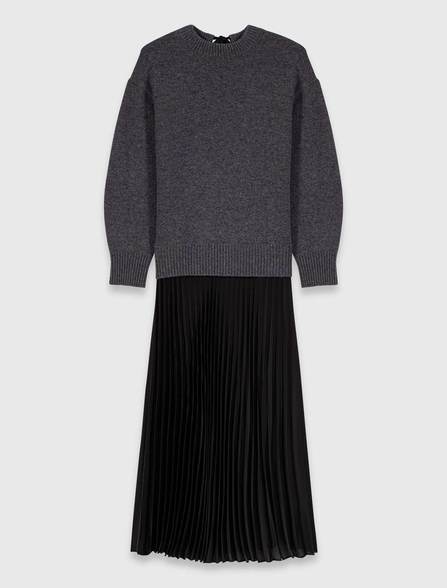 Langes Kleid im Materialmix