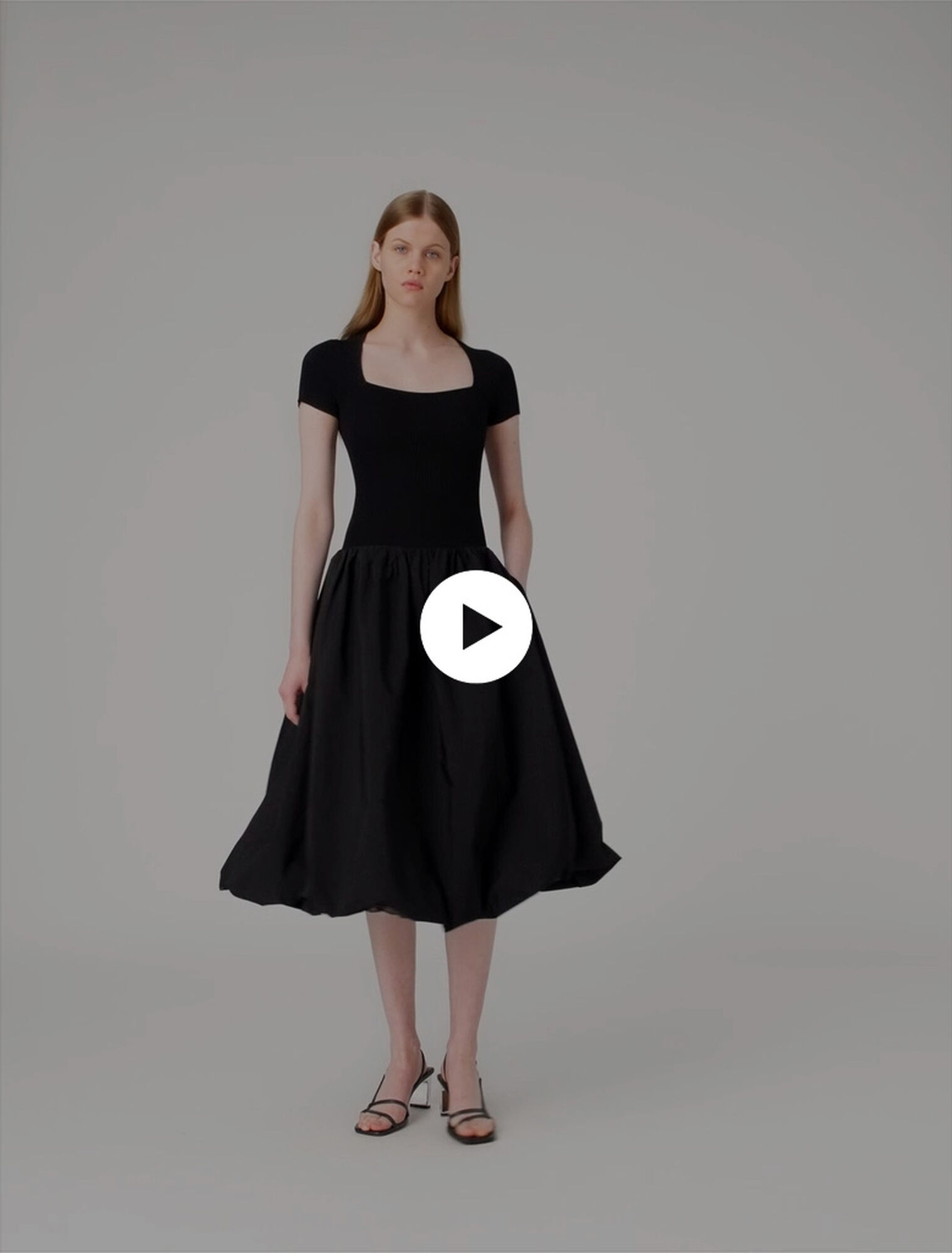 Langes Kleid aus Strick und Taffeta