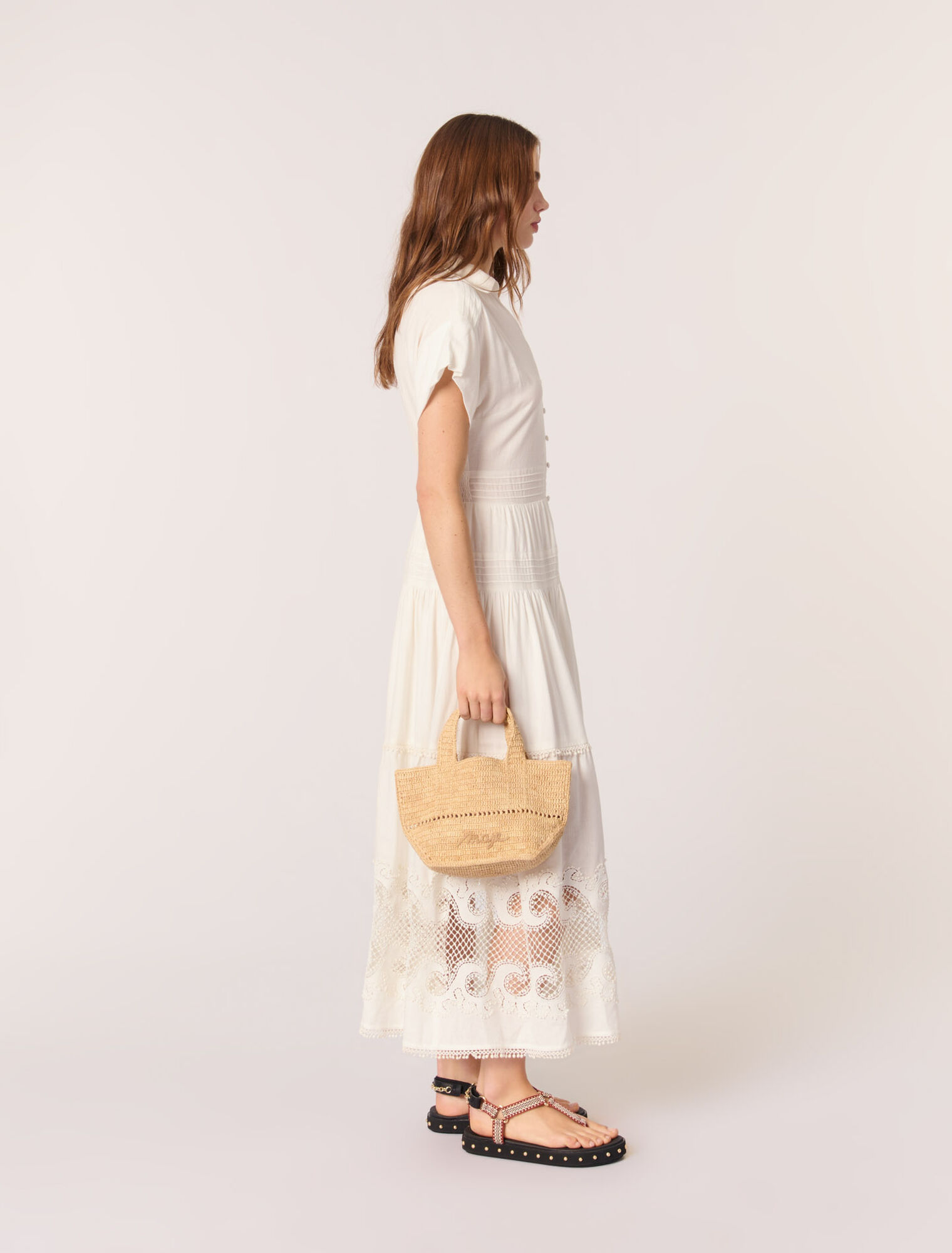 Langes besticktes Kleid mit Volants