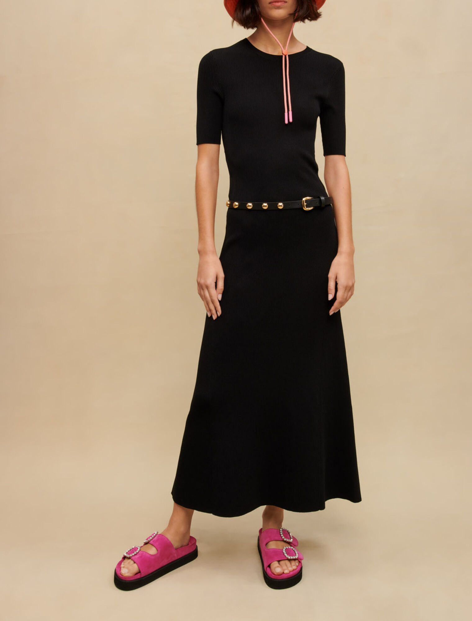 Langes, schwarzes Kleid mit Cut-out