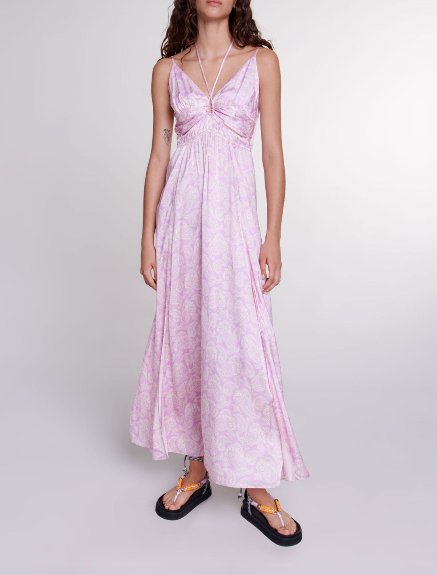 Langes Kleid mit Cut-outs