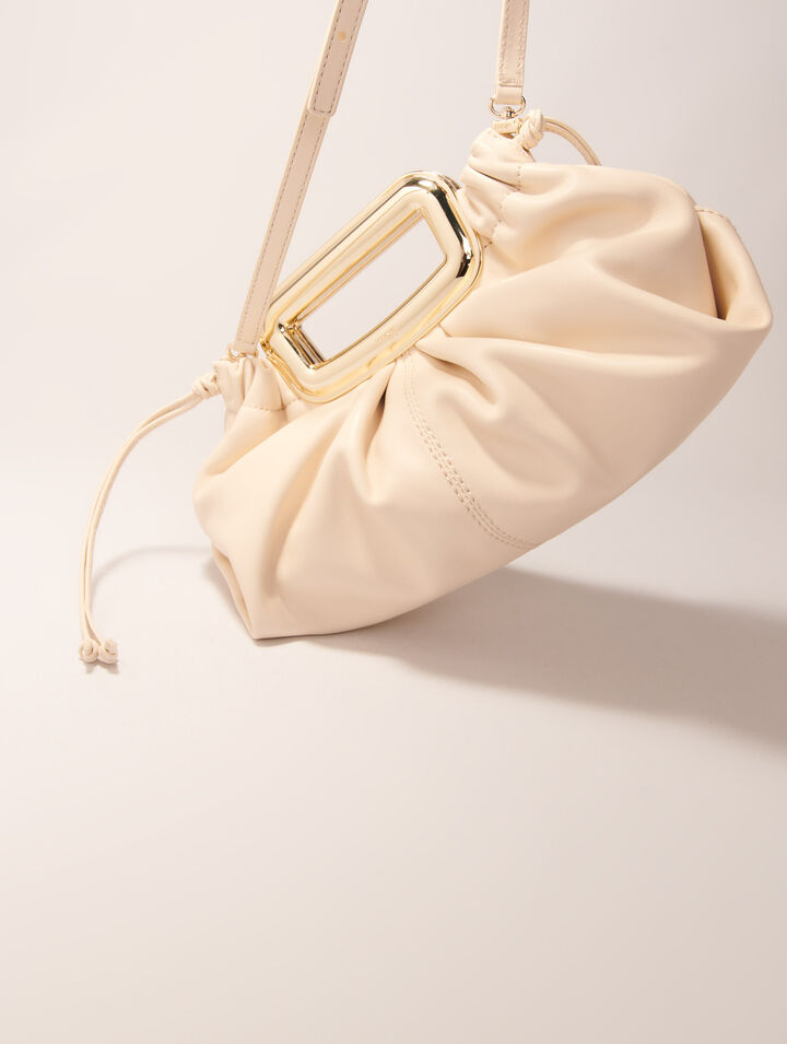 Clutch aus Leder mit Metallgriff