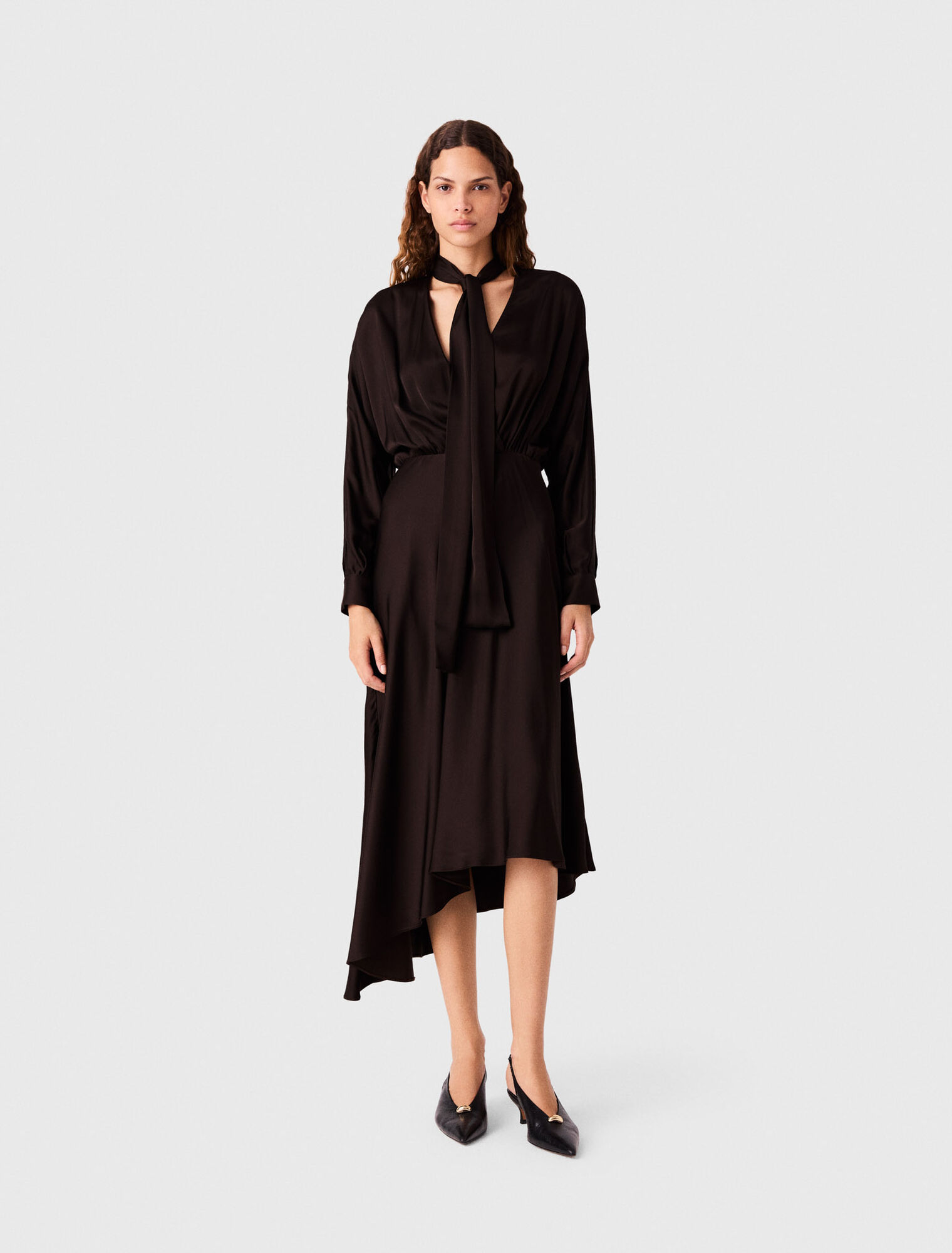 Asymmetrisches Midikleid aus Satin