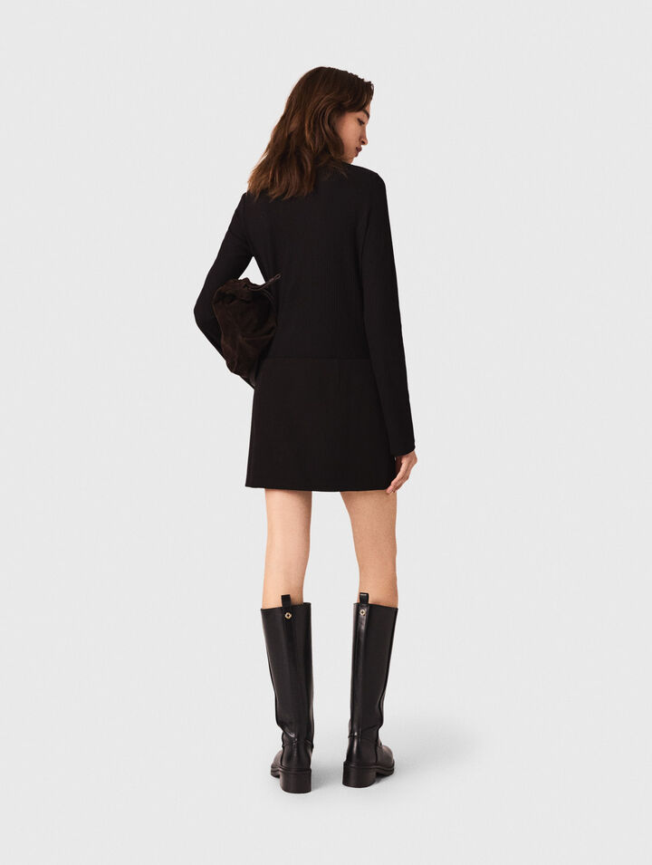 Kurzes Kleid mit Stehkragen