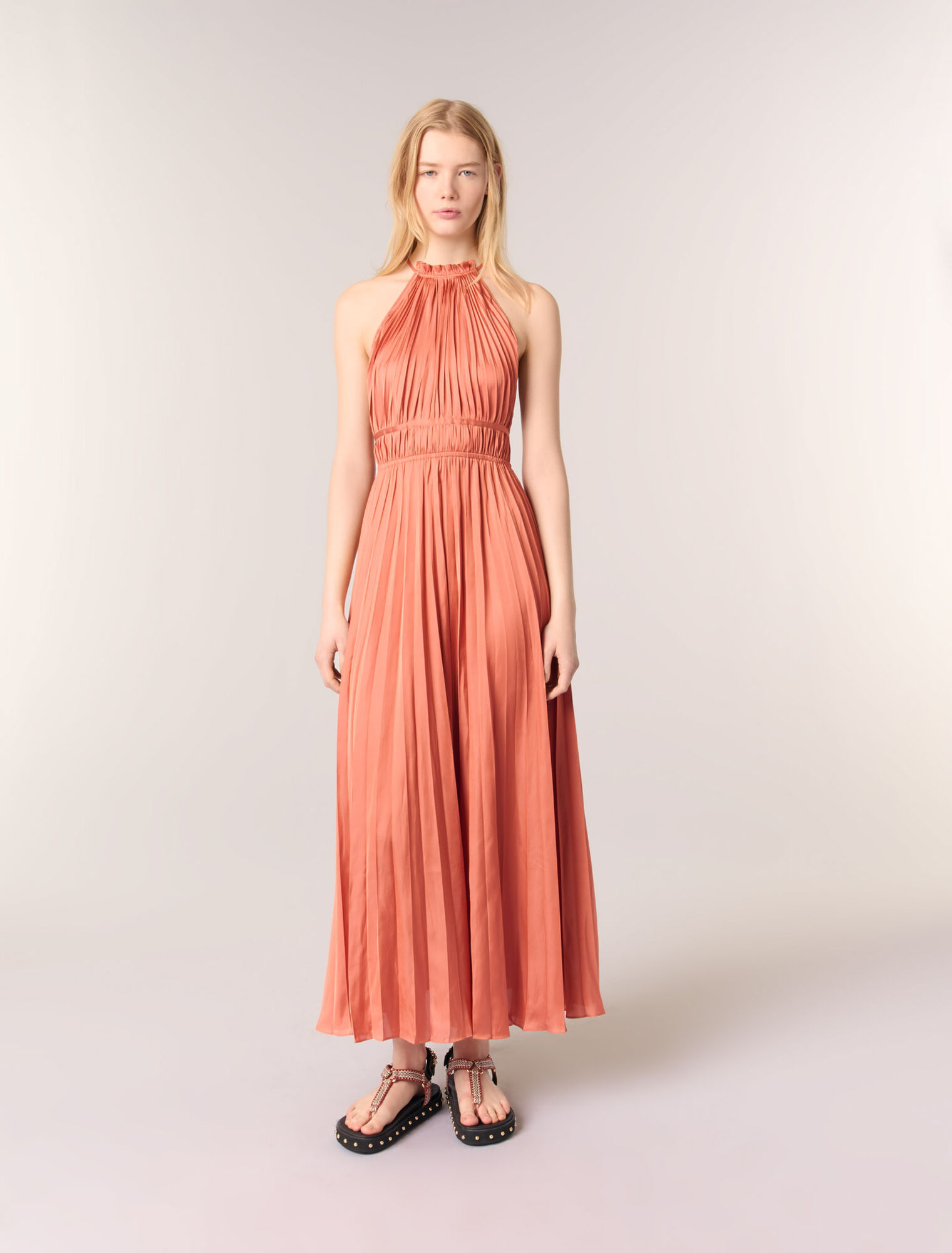 Langes plissiertes Kleid