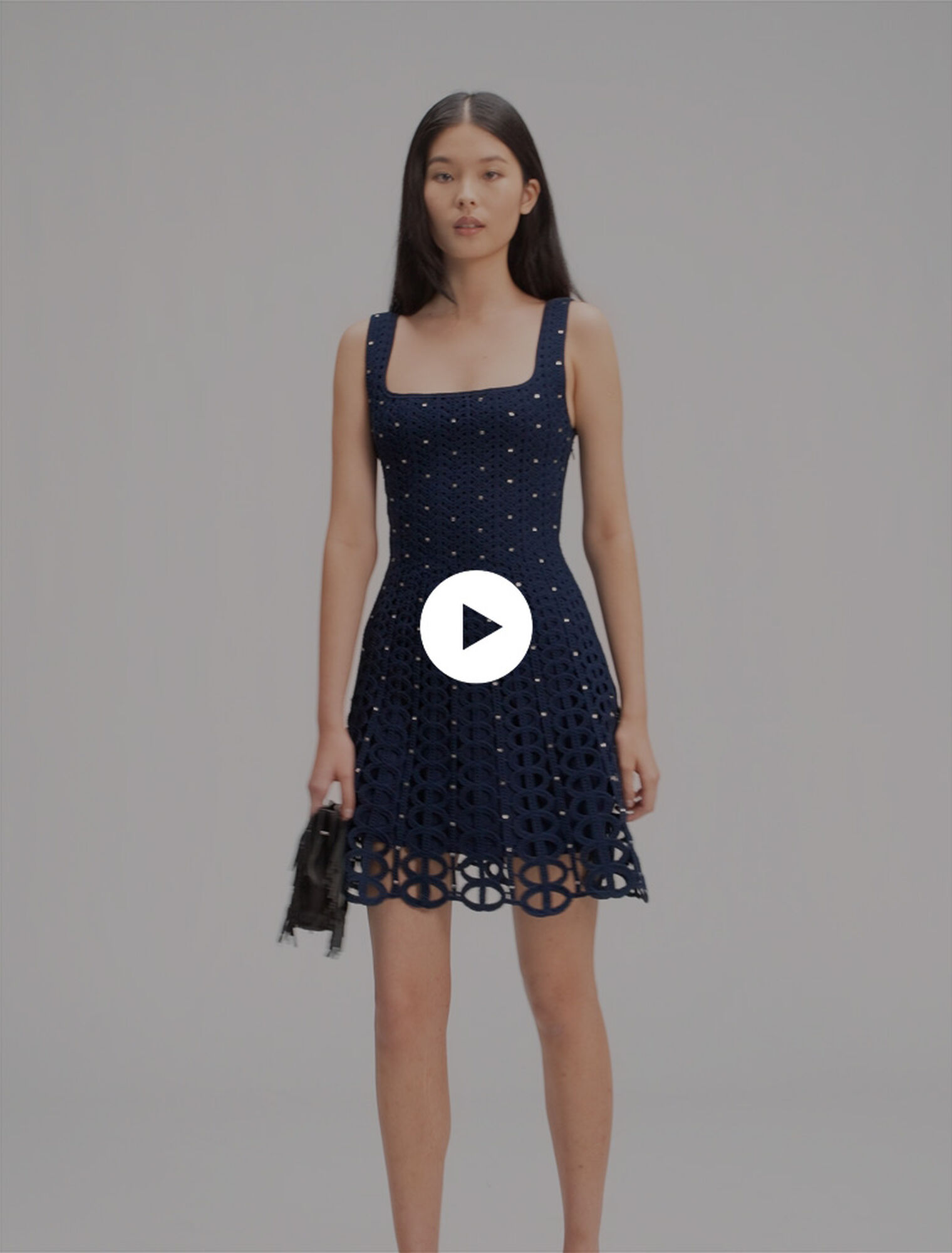 Kurzes Häkelkleid mit Strass