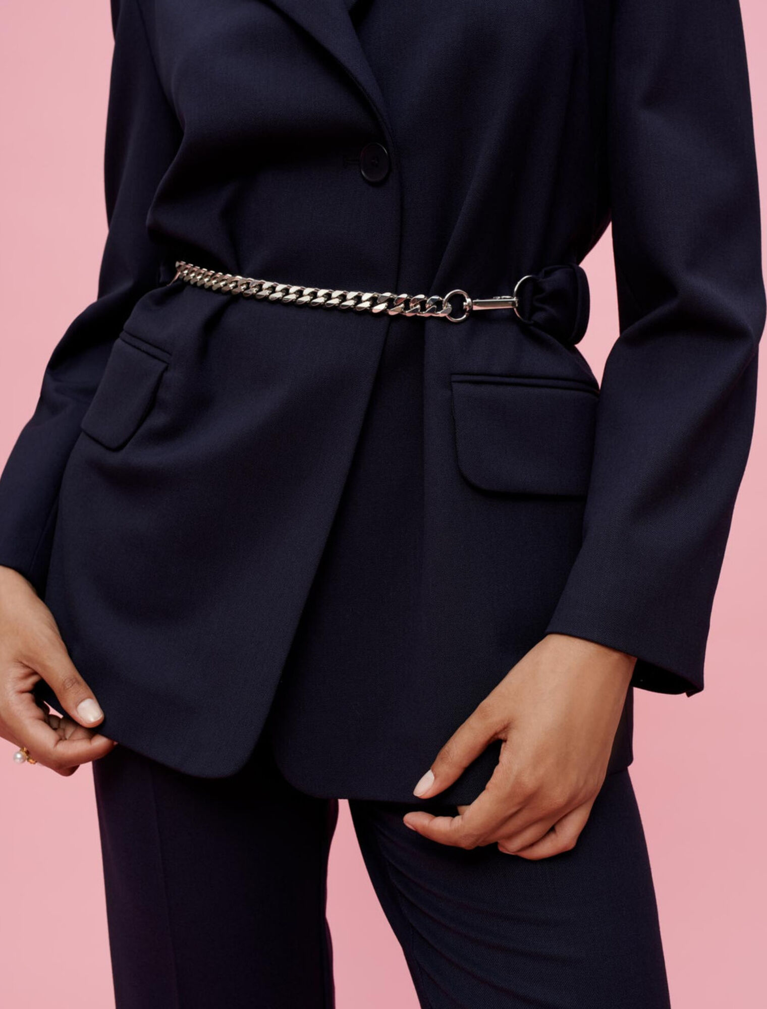 Blazerjacke mit Gürtelkette