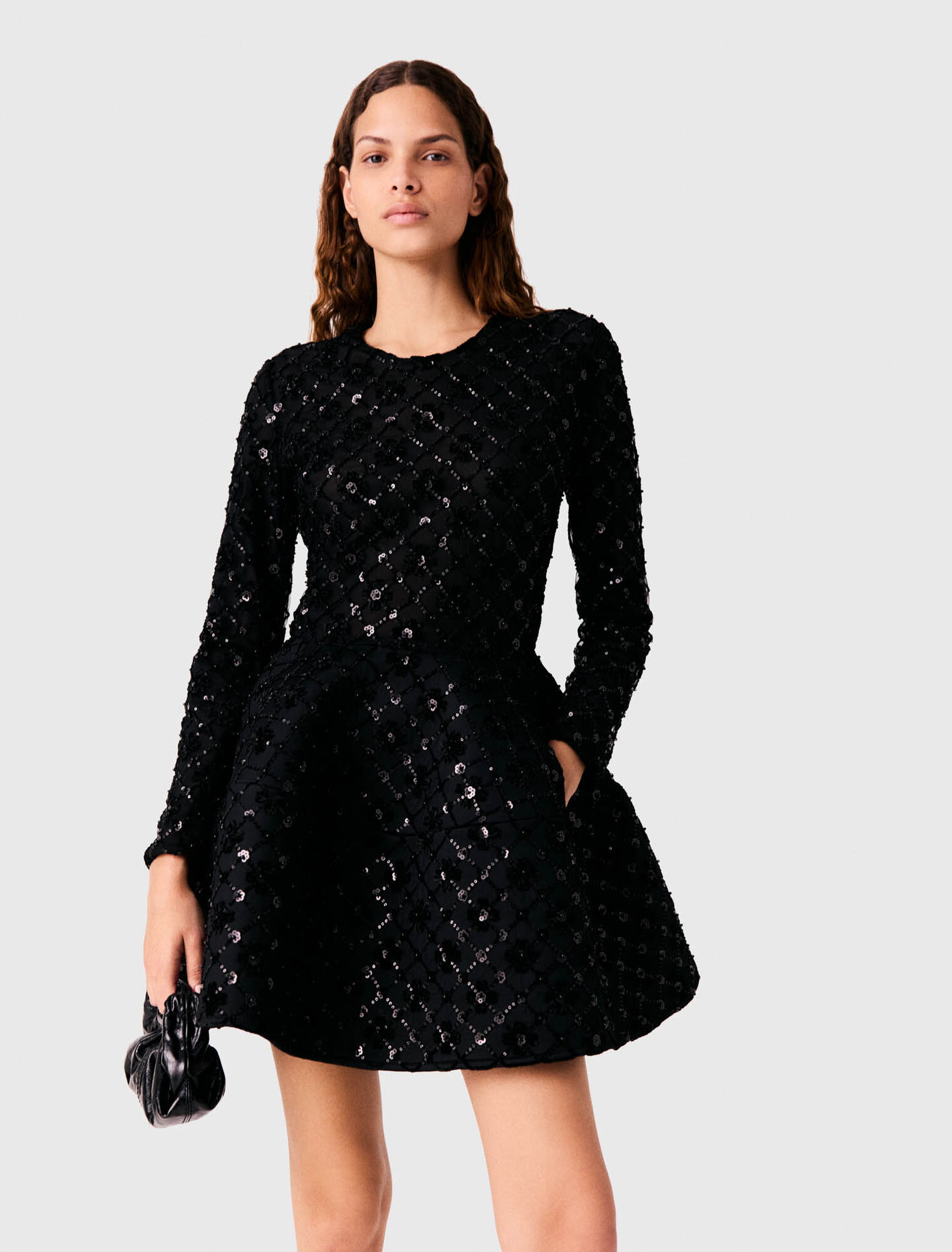 Kurzes Samtkleid mit Strass