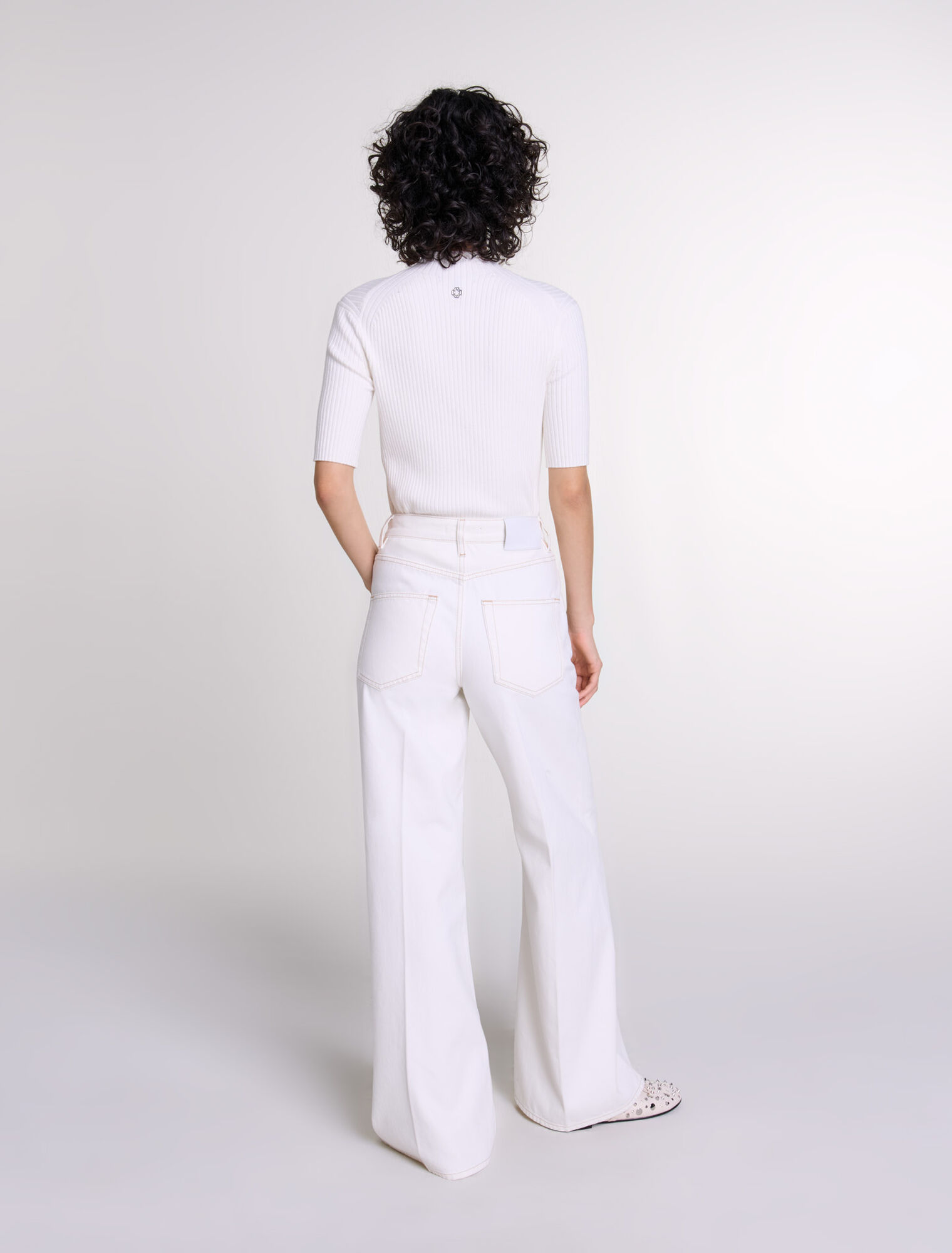 Bestickte weite Jeans, hoher Bund