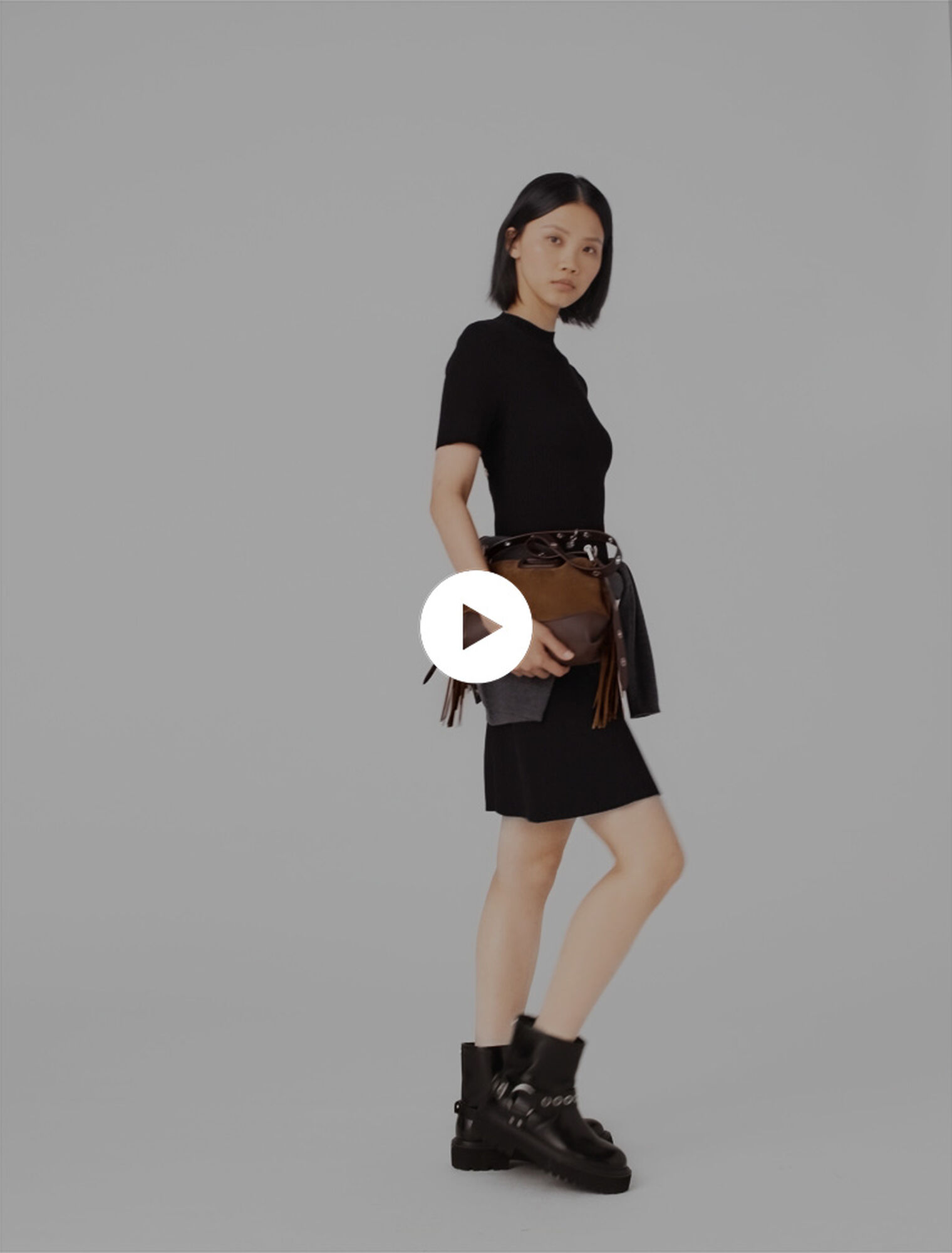 Kurzes Strickkleid mit Kn&ouml;pfen