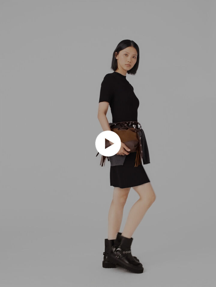 Kurzes Strickkleid mit Kn&ouml;pfen