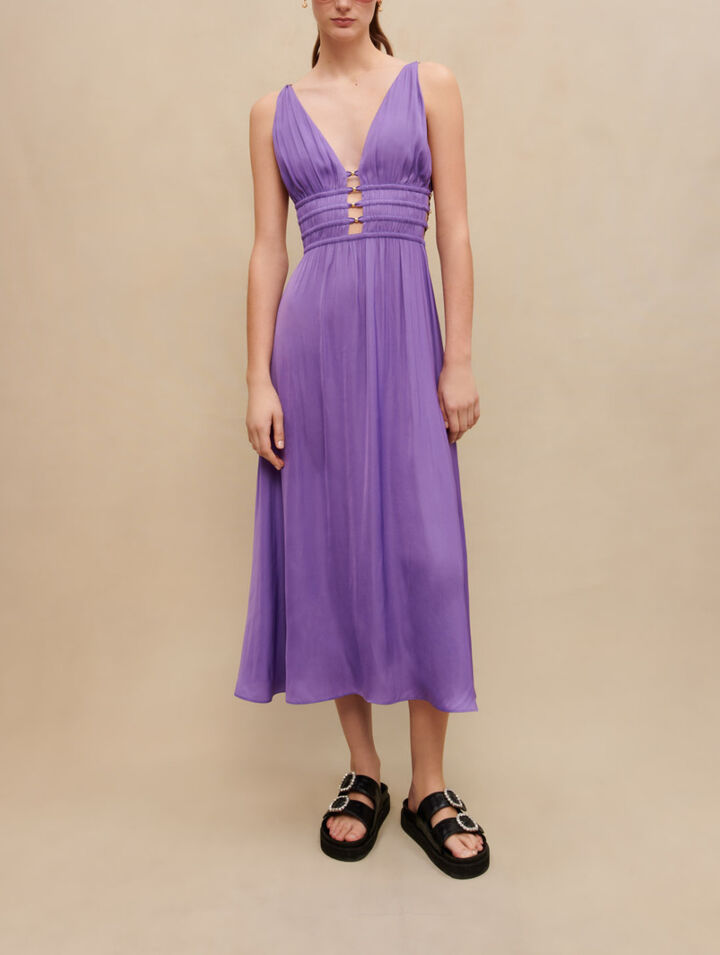 Langes satiniertes Kleid