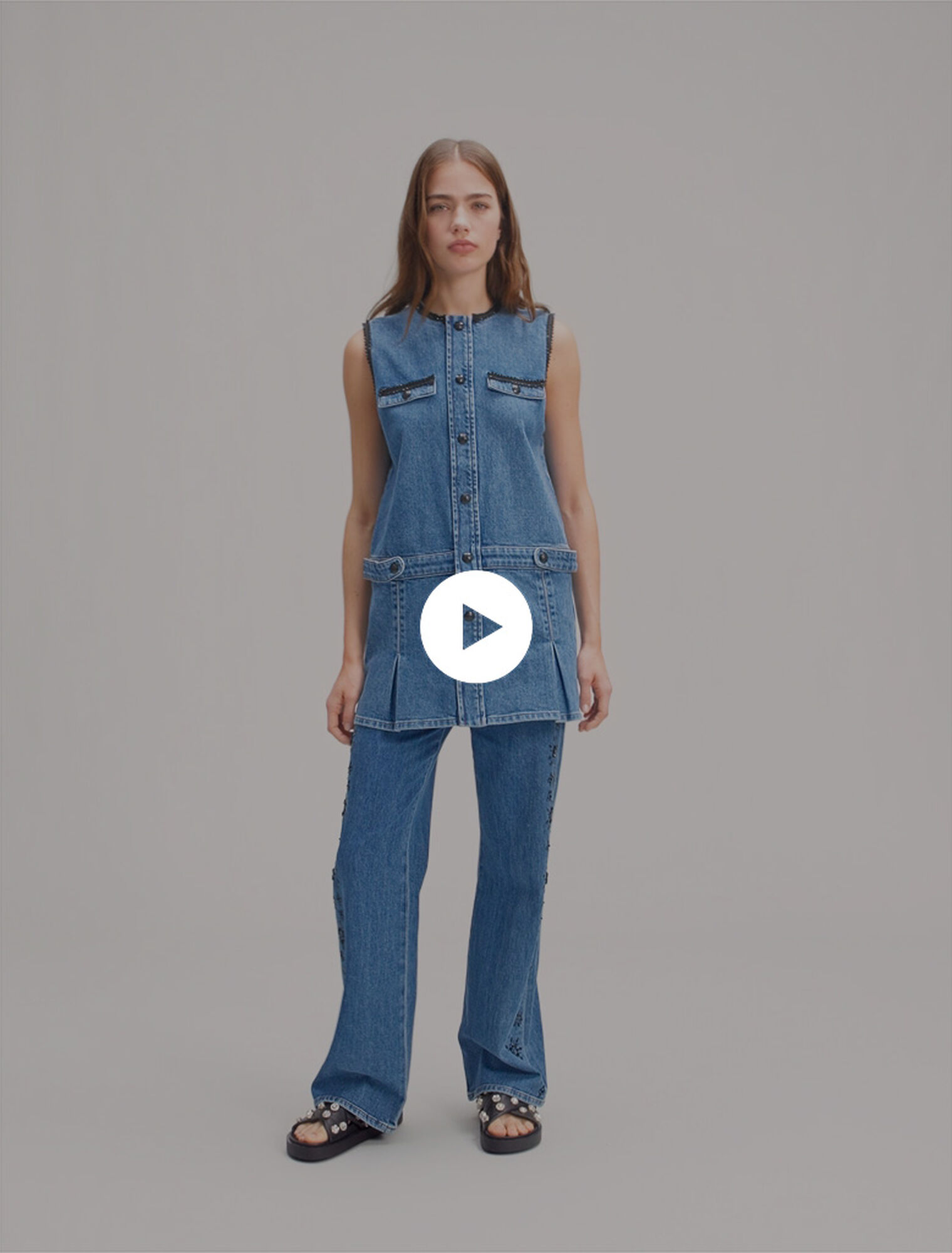 Denimkleid mit bestickten Borten