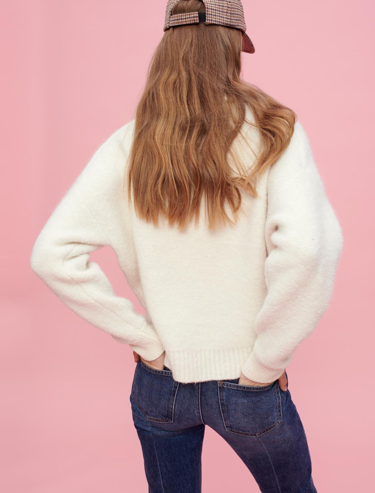 Bouclé-Pullover mit Stehkragen in Ecru