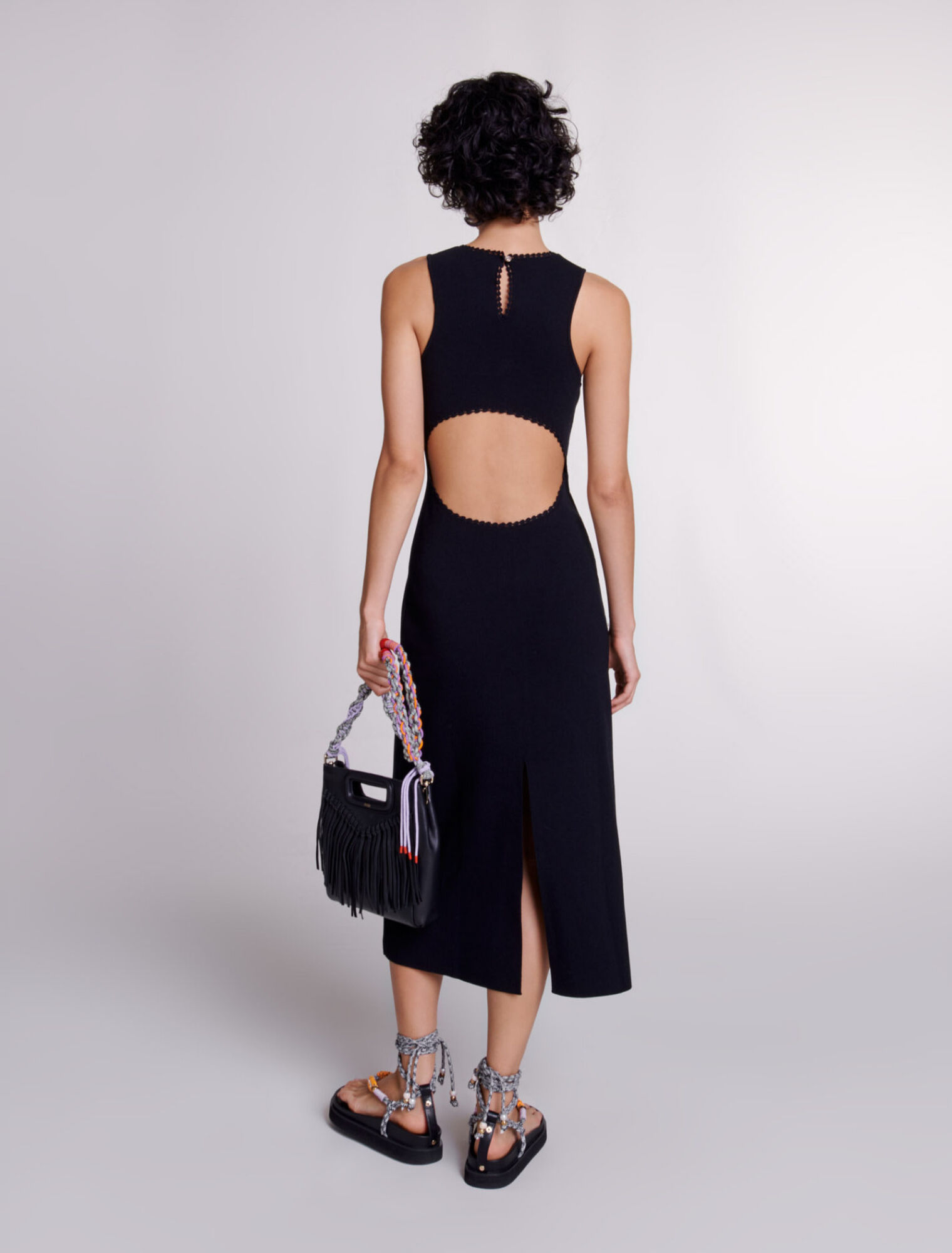 Langes Strickkleid mit Aussparungen