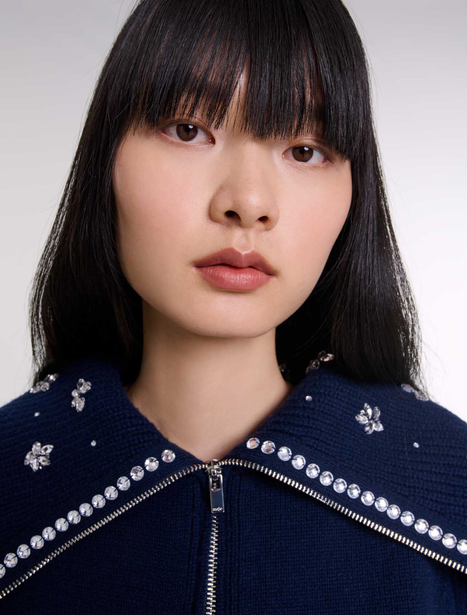 Strickjacke mit Schmuckkragen