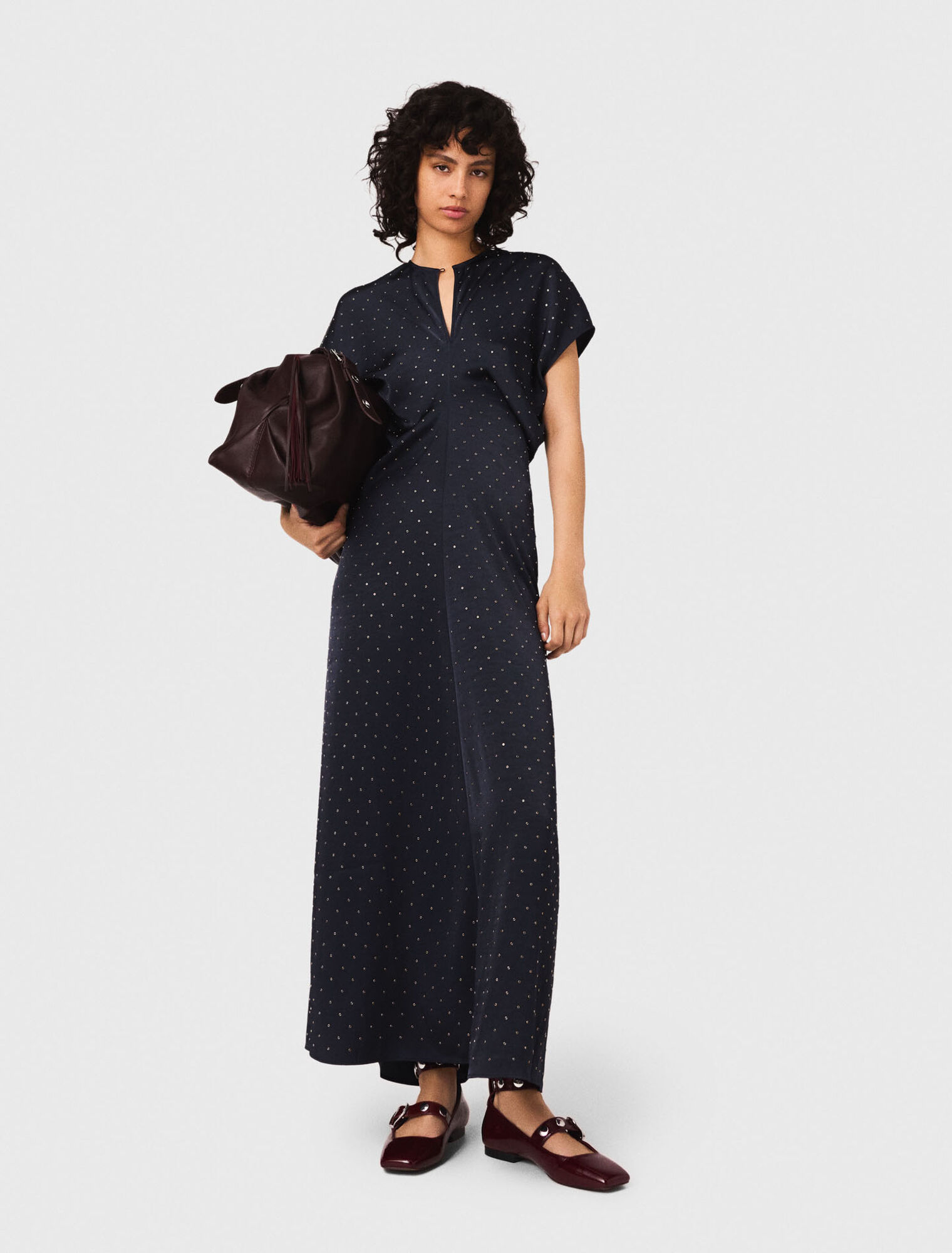 Maxikleid aus Satin mit Nieten