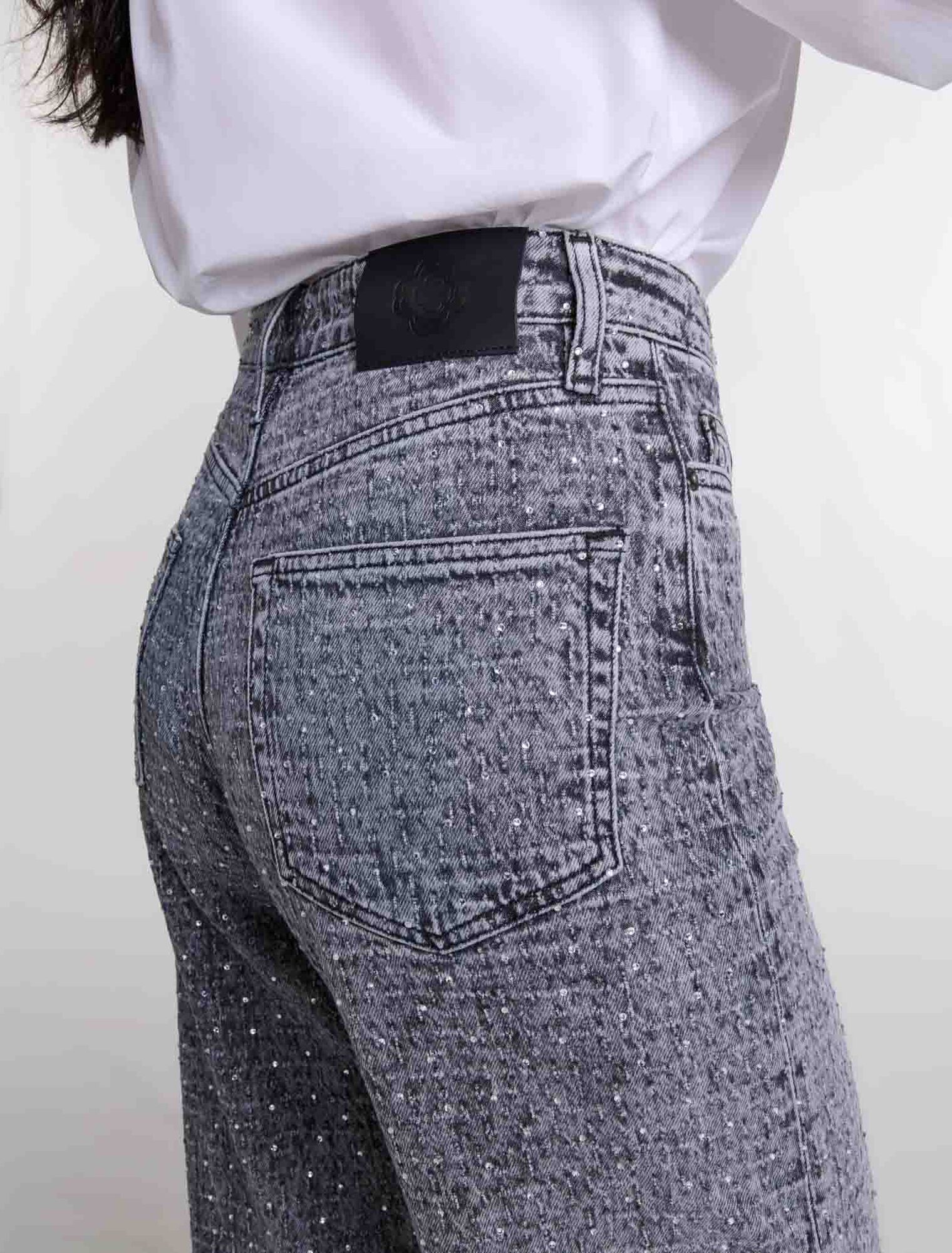 Jeans mit Strassbesatz