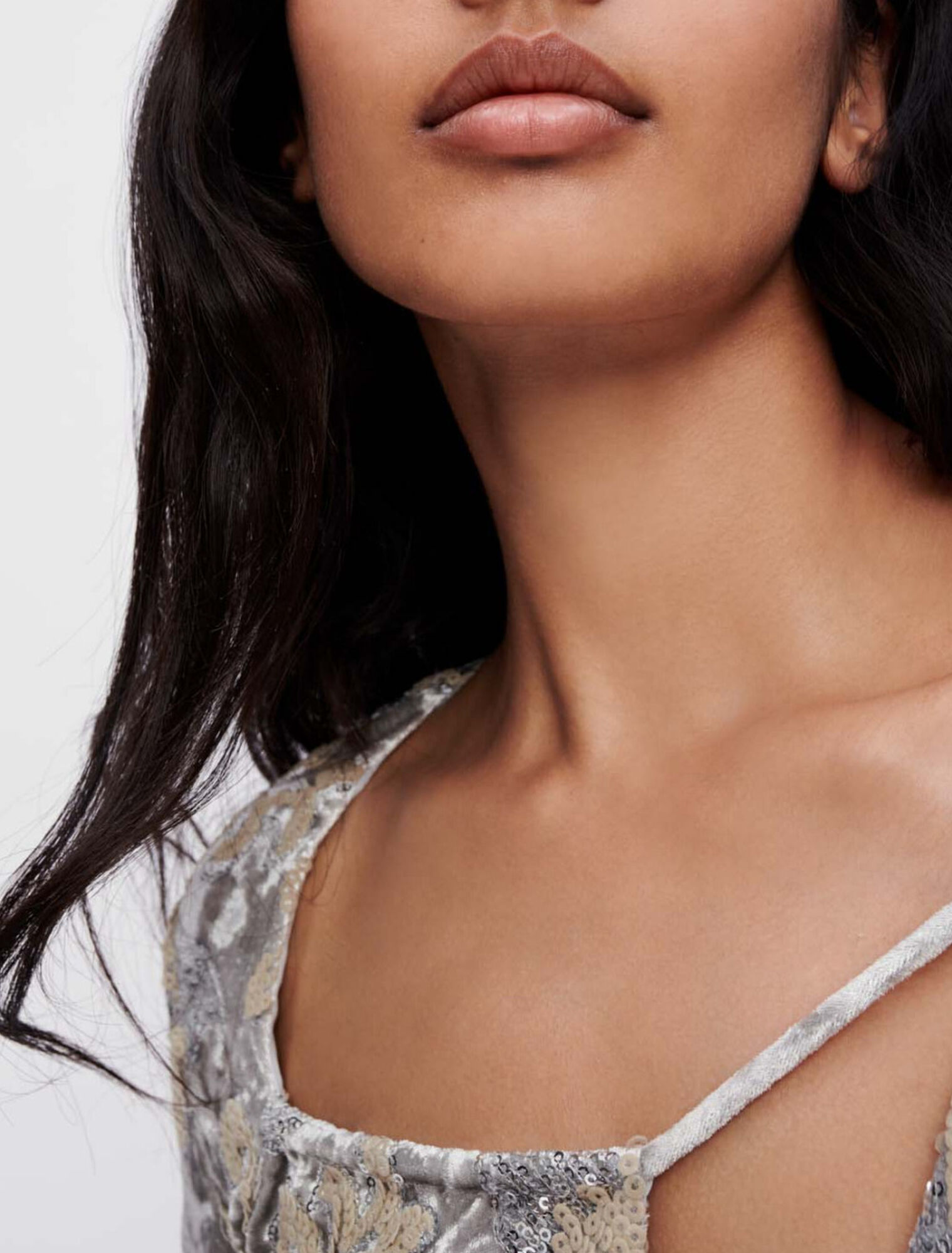 Mit Pailletten besticktes Kleid aus Samt